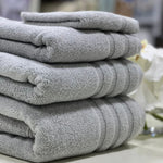 مجموعة مناشف الحمام "زيرو تويست" من لينين أوبسيشن باللون الفضي