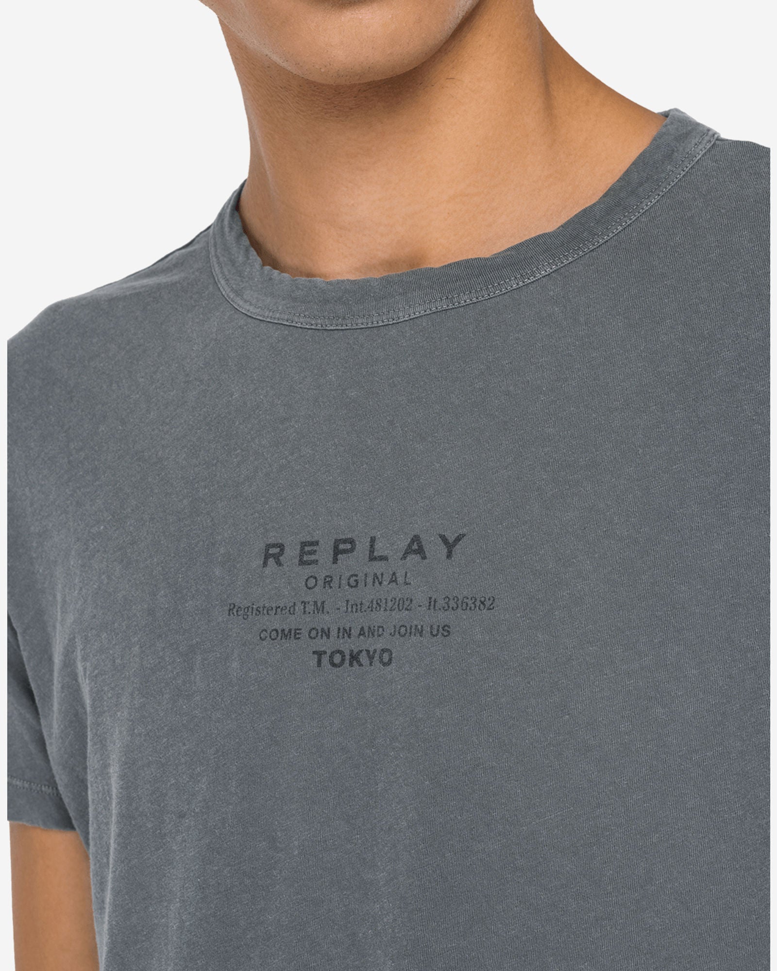 تي شيرت بياقة دائرية من القطن والكتان