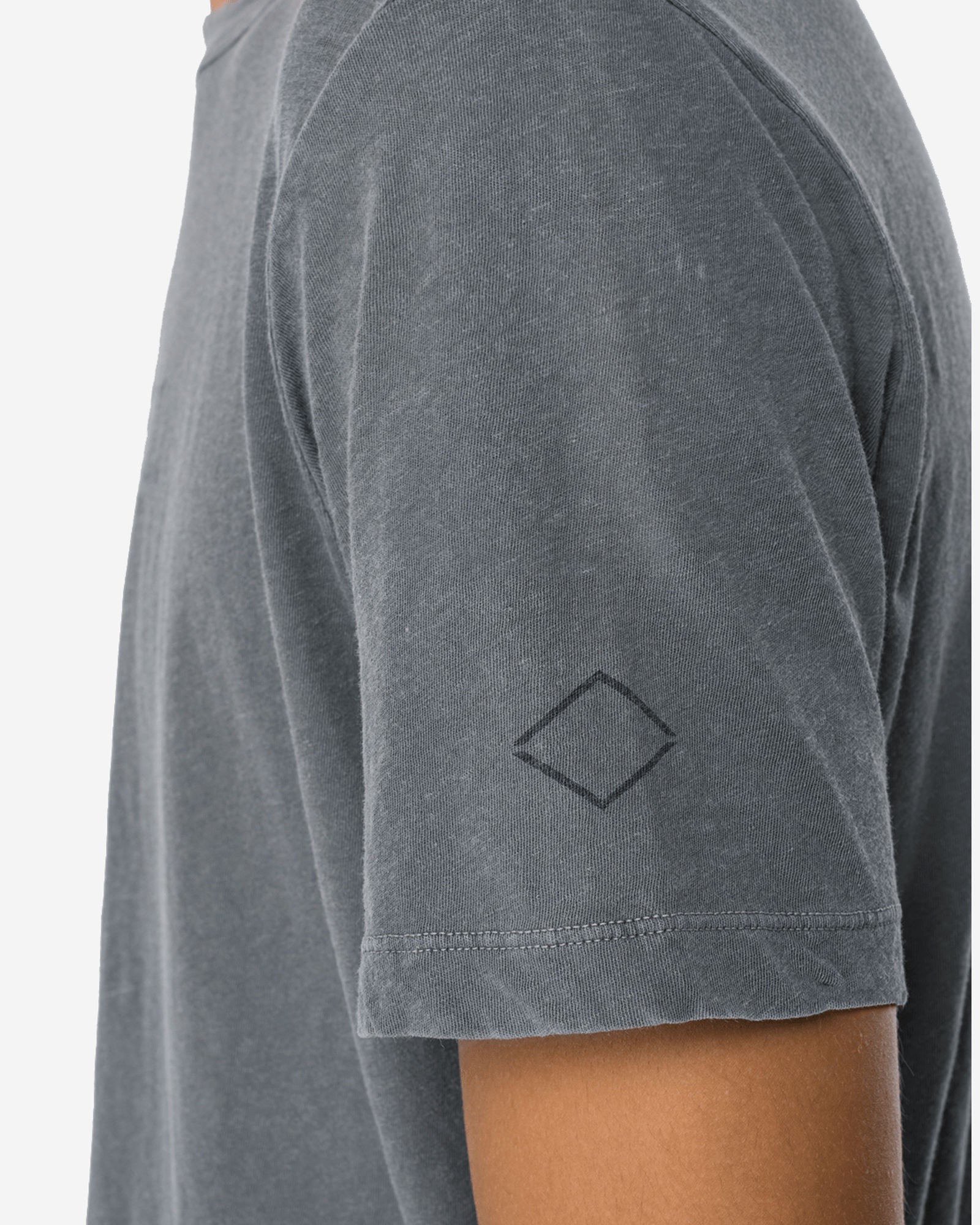 تي شيرت بياقة دائرية من القطن والكتان