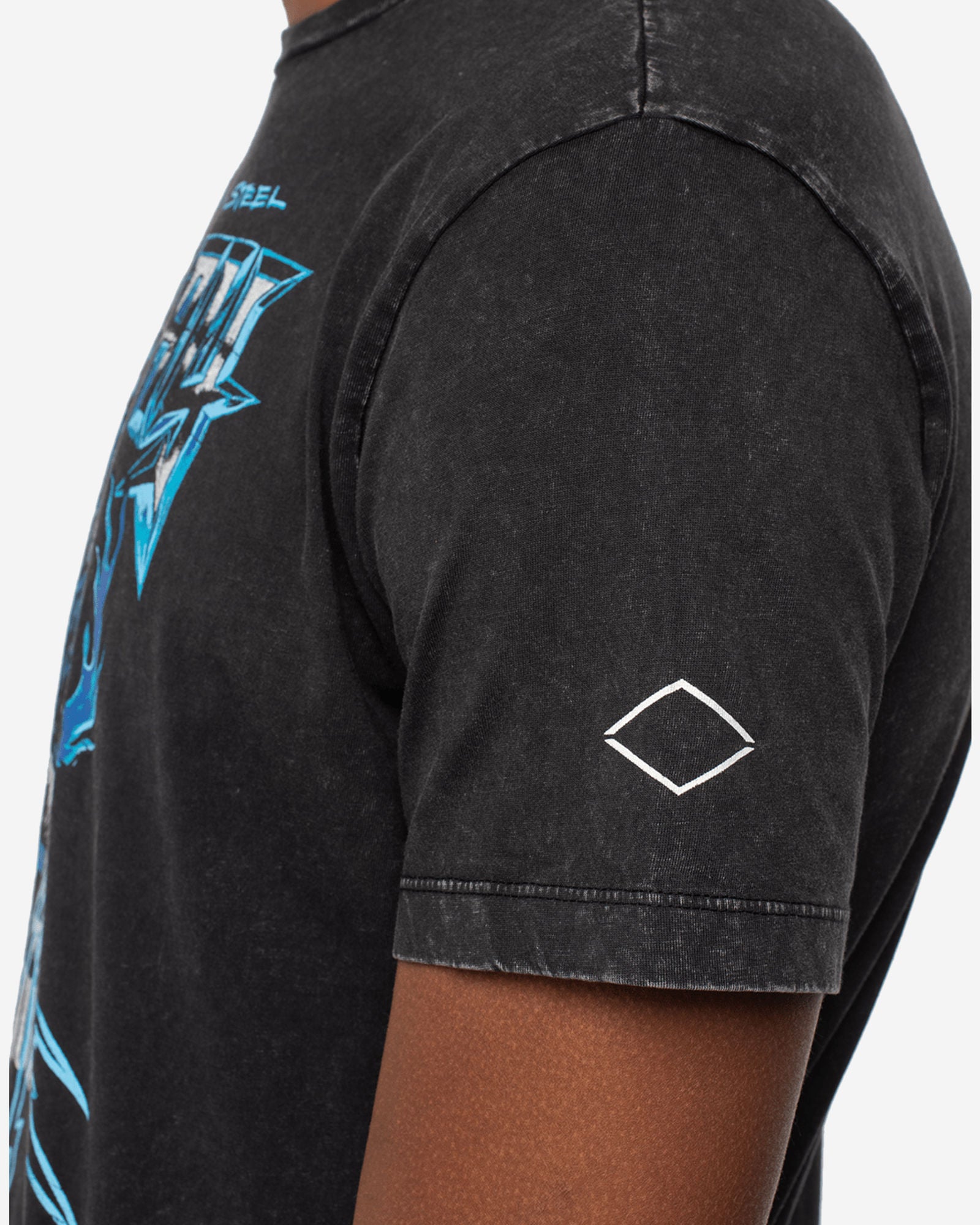 تي شيرت بياقة دائرية مطبوع عليه شعار جولة بلاتينيوم لعام ١٩٨٧