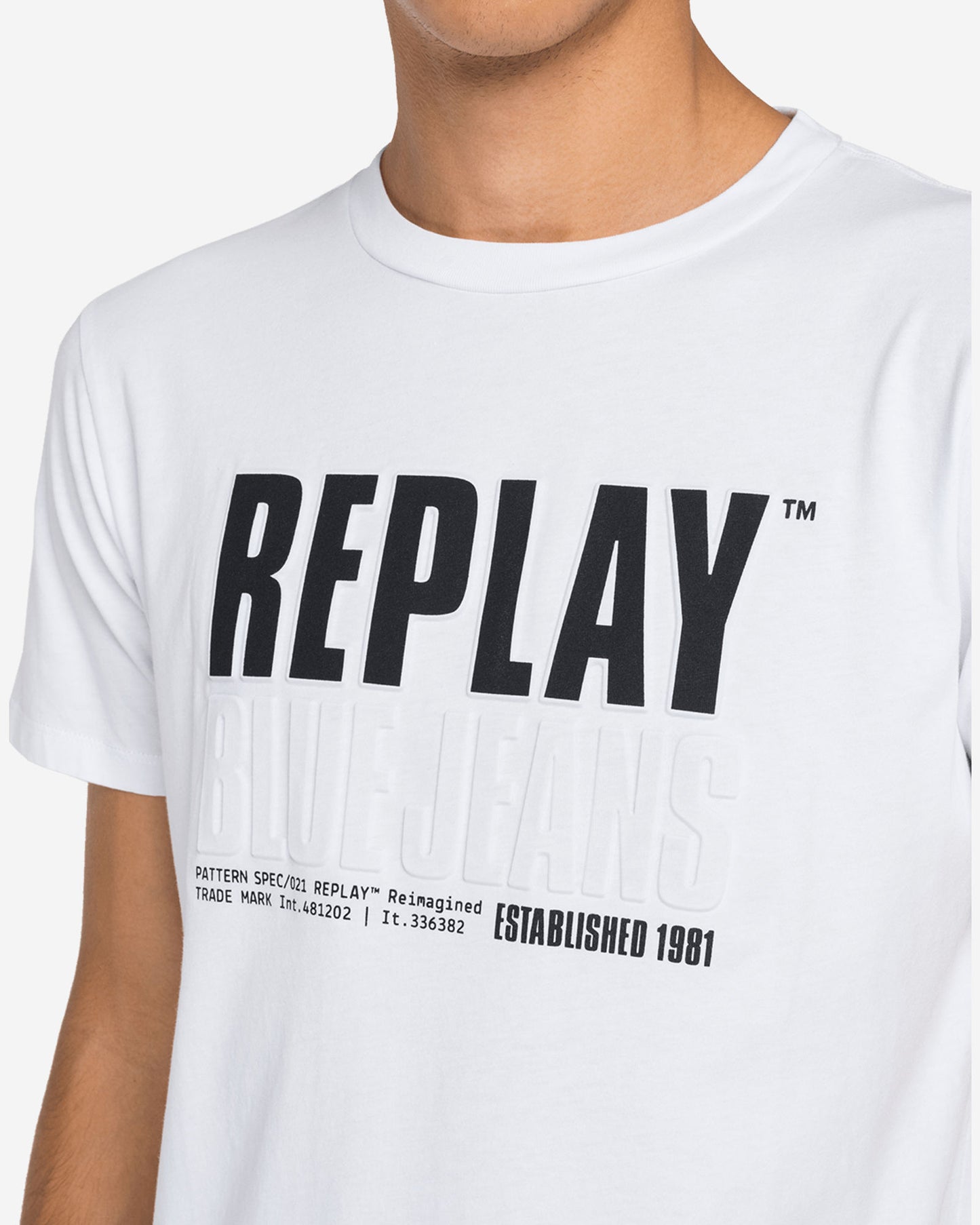 تي شيرت مطبوع عليه شعار Replay Blue Jeans Established 1981