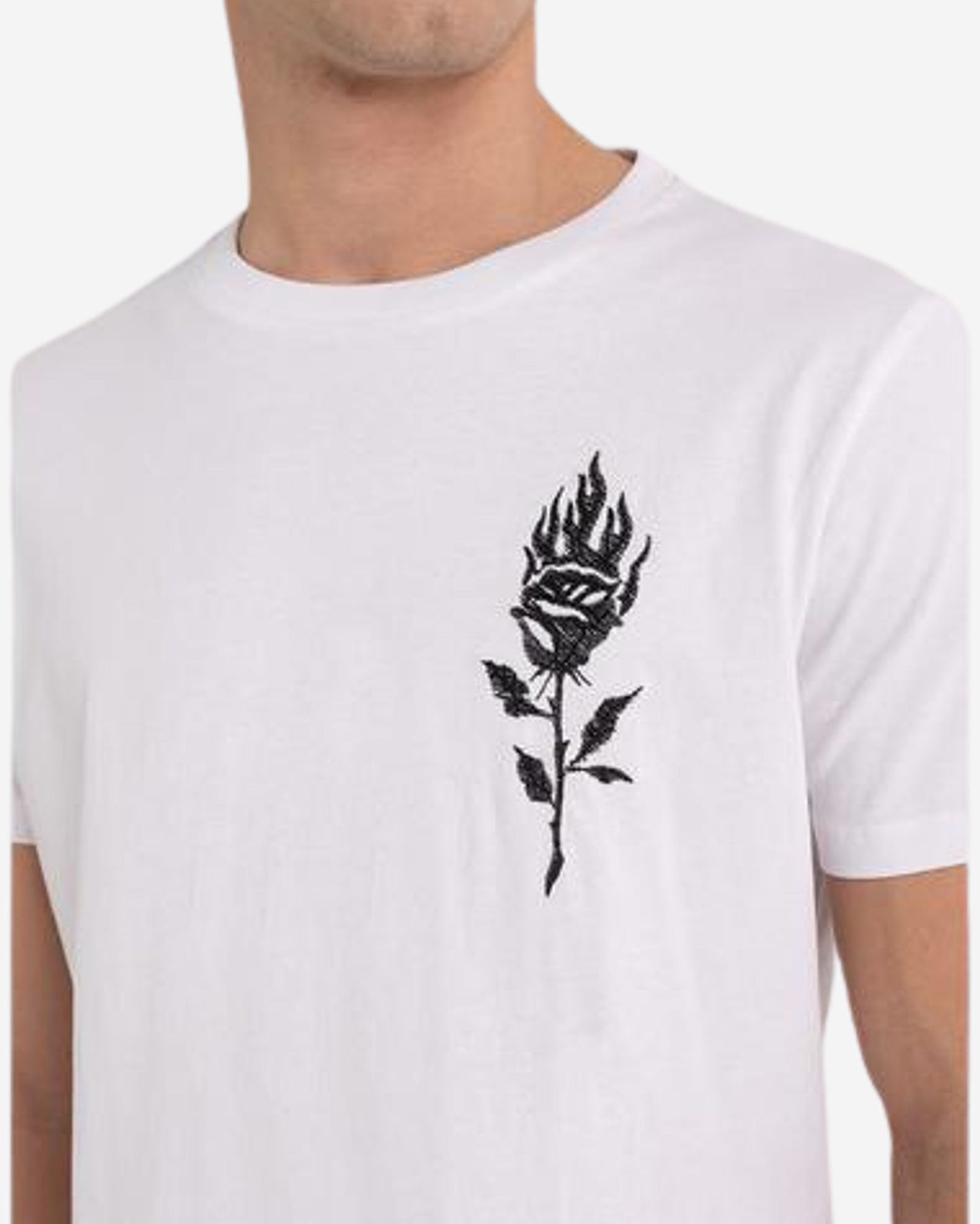 تي شيرت بطبعة وردة