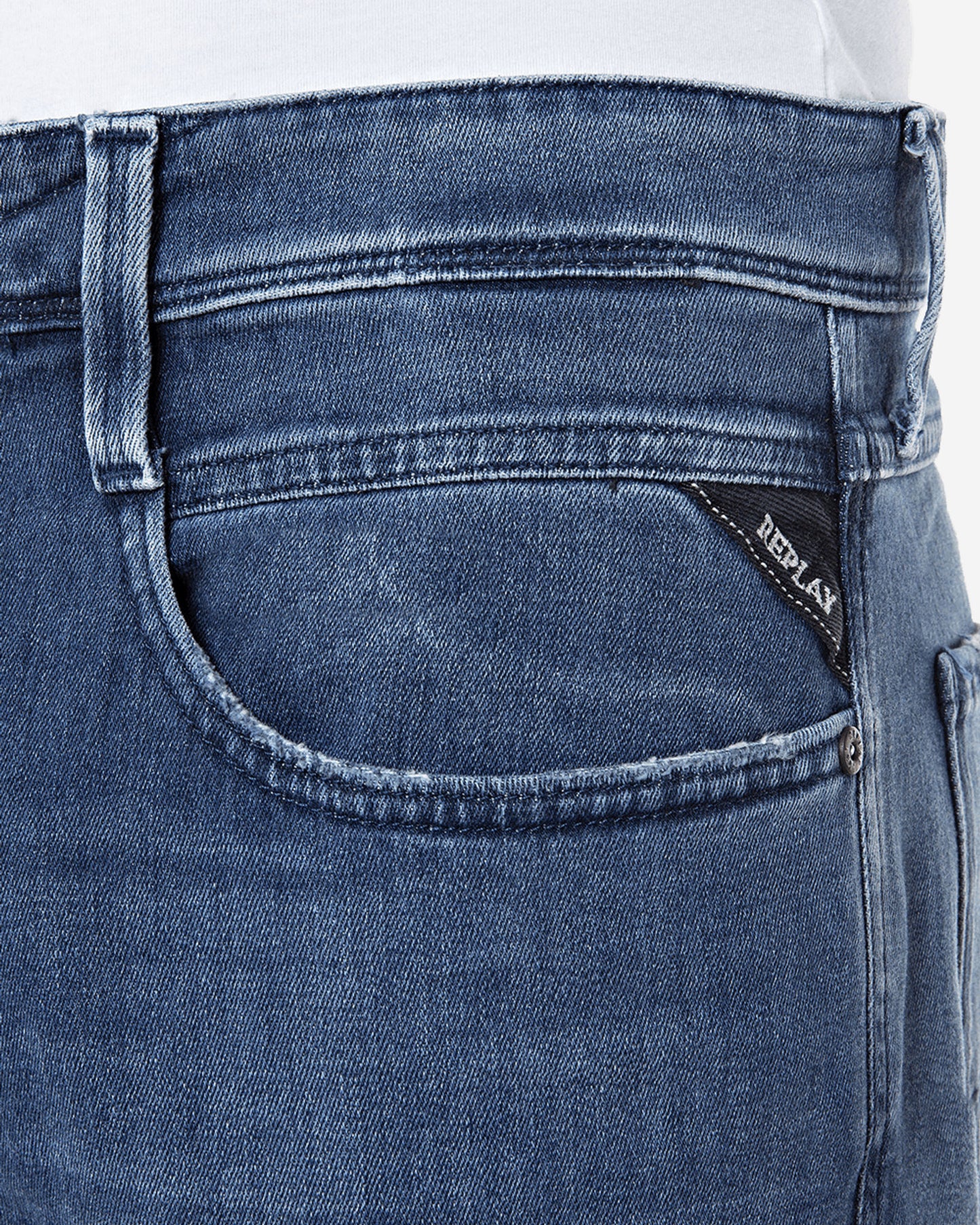 بنطال جينز أنباس بقصة ضيقة