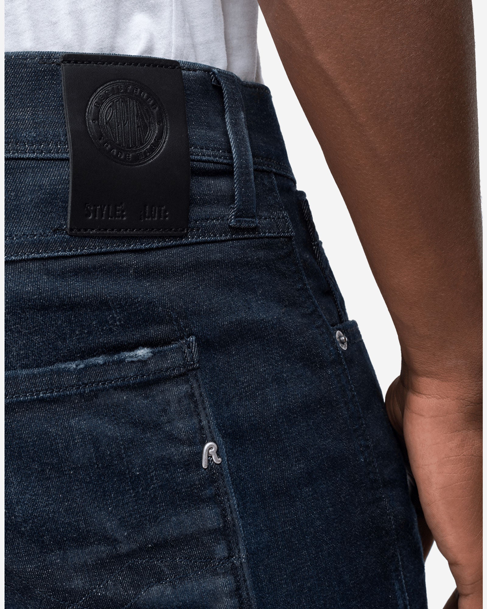 بنطال جينز هايبر فليكس أنباس بقصة ضيقة وسحاب