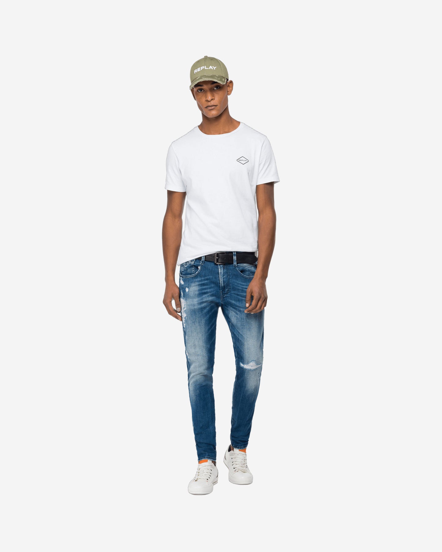 بنطال جينز بروني بقصّة Slim Fit