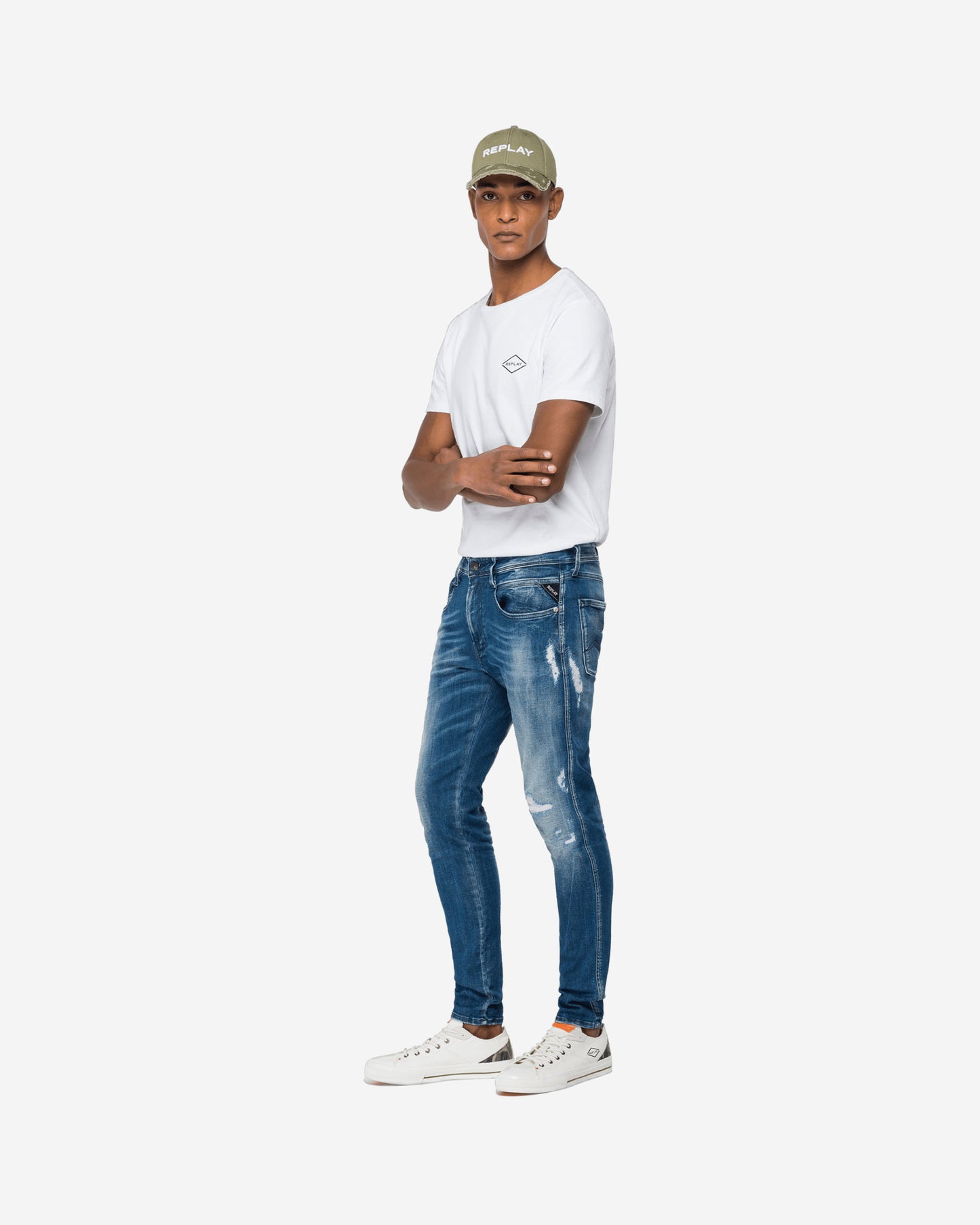 بنطال جينز بروني بقصّة Slim Fit