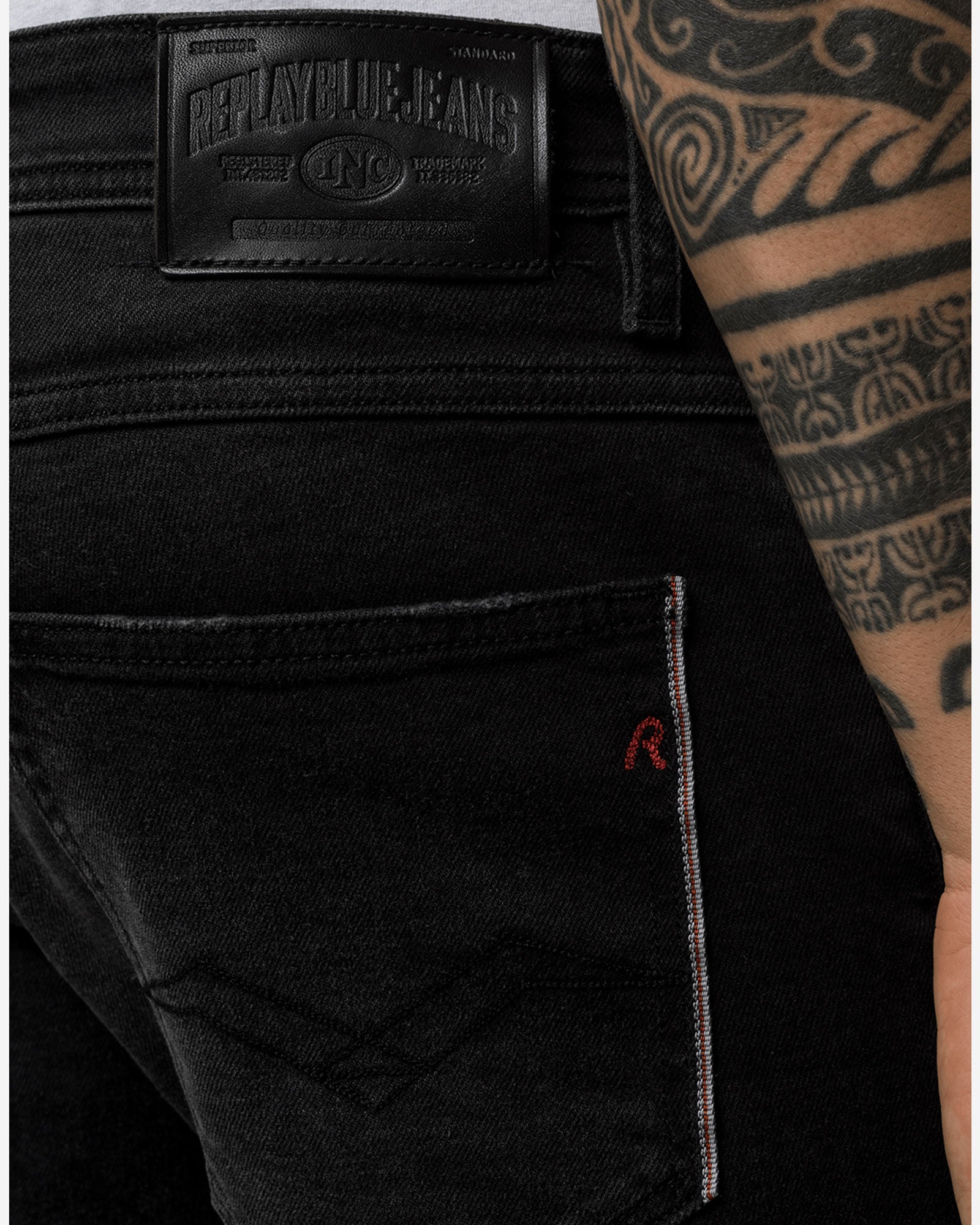 بنطال جينز روناس سيلفيدج بقصة ضيقة