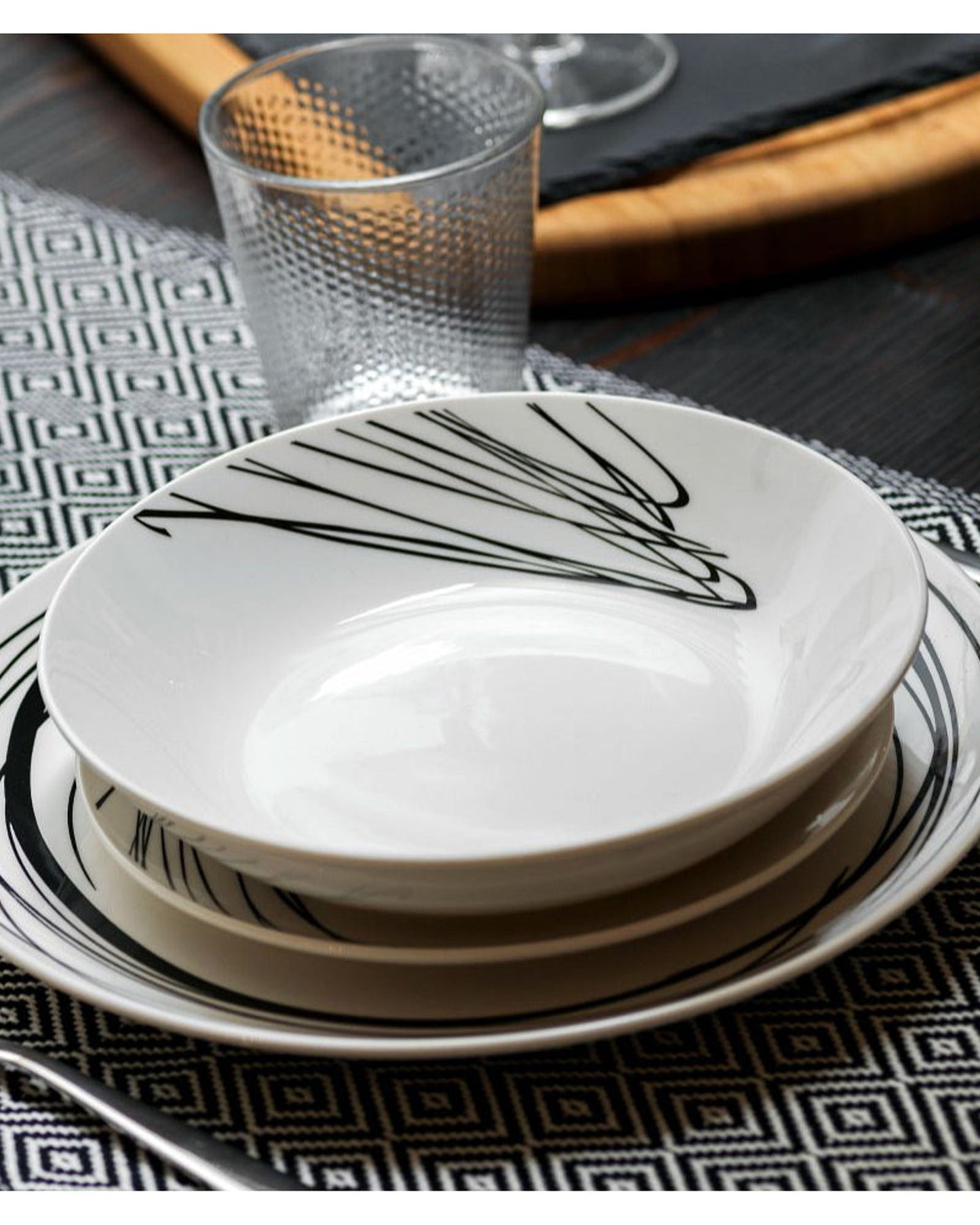 طبق حلوى توجنانا، مقاس 19.5 سم، أبيض، أدوات مائدة - فنون جرافيكية متروبوليس