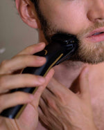 مجموعة ماكينة تشذيب الشعر متعددة الاستخدامات ١١ في ١ من بيبي ليس، مصنوعة من الكربون والتيتانيوم المقاوم للماء