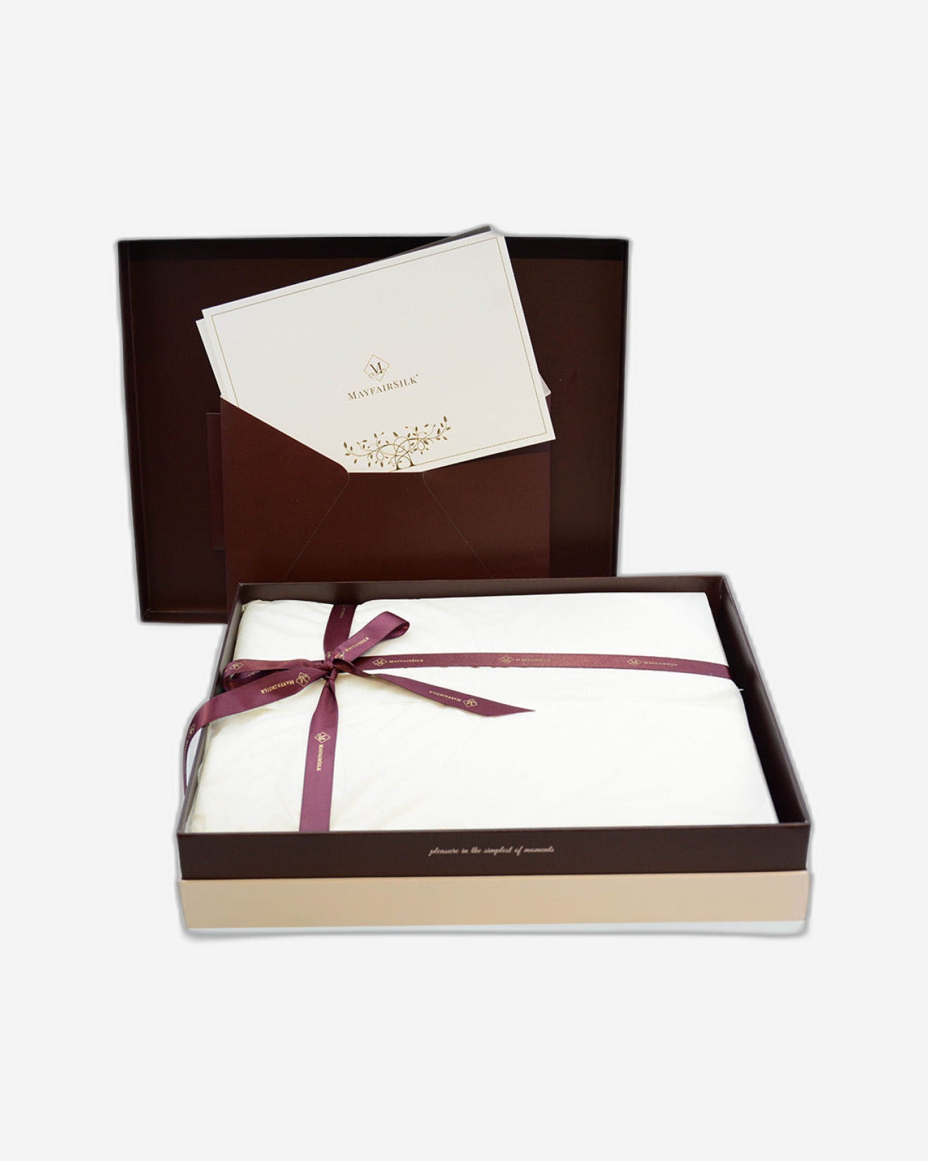 بياضات أسرّة "حرير التوت" من مايفيرسيلك باللون الكريمي (الشمبانيا)