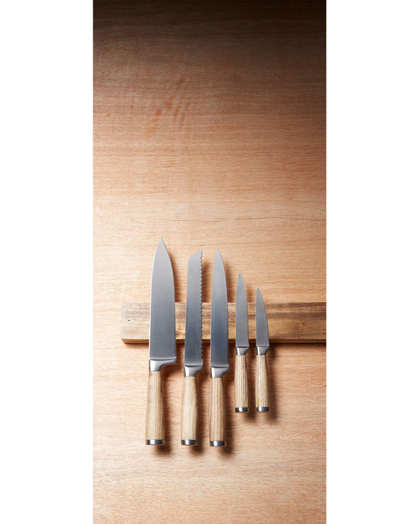 حامل سكاكين مغناطيسي من خشب الأكاسيا