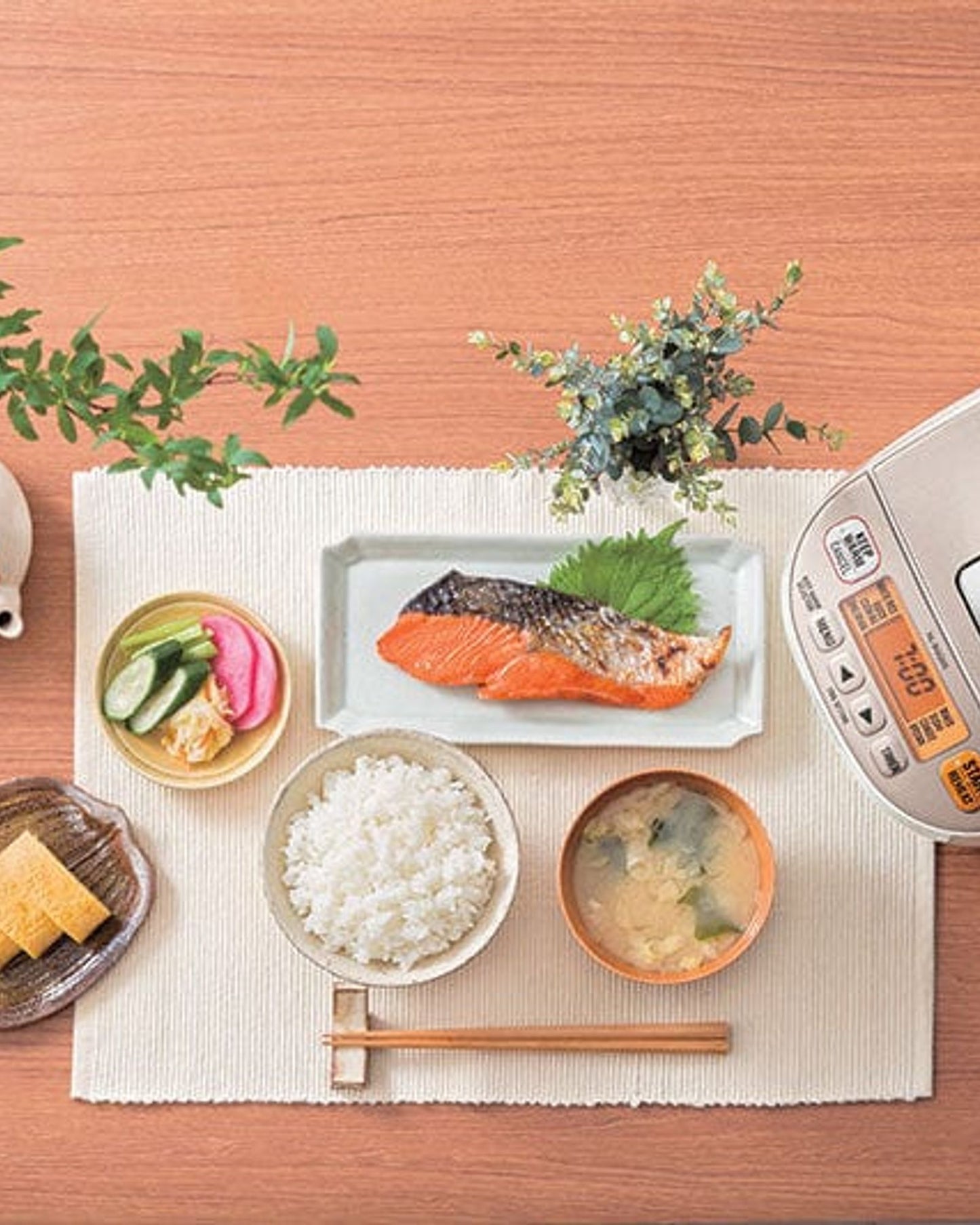 طنجرة أرز كهربائية من زوجيروشي سعة 0.5 لتر مصنوعة من الفولاذ المقاوم للصدأ مع خاصية التسخين