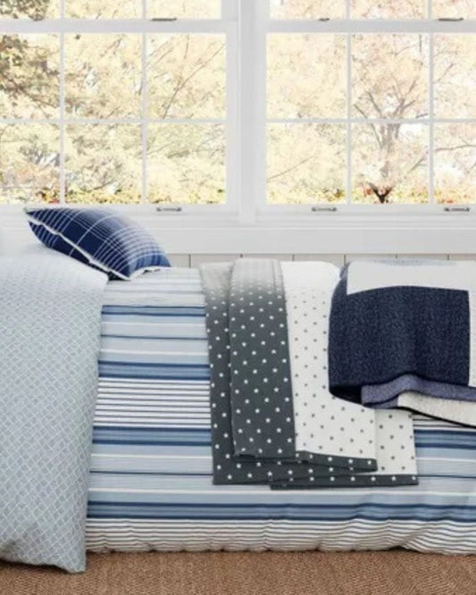 طقم غطاء لحاف "LI Nautical Stripe" من Helena Springfield باللون الأزرق الداكن