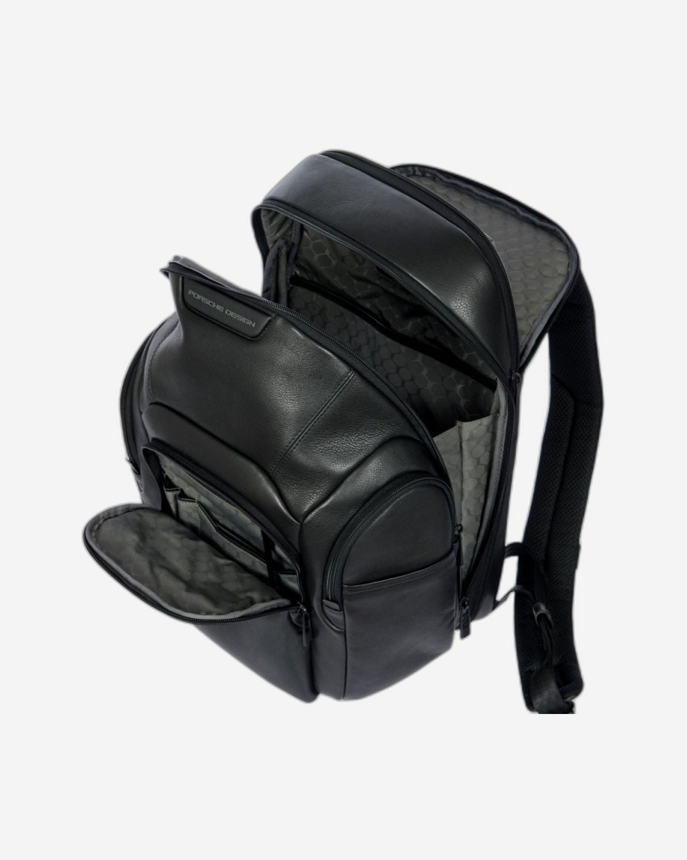 حقيبة ظهر جلدية متوسطة الحجم من تصميم بورشه رودسترز، لون أسود