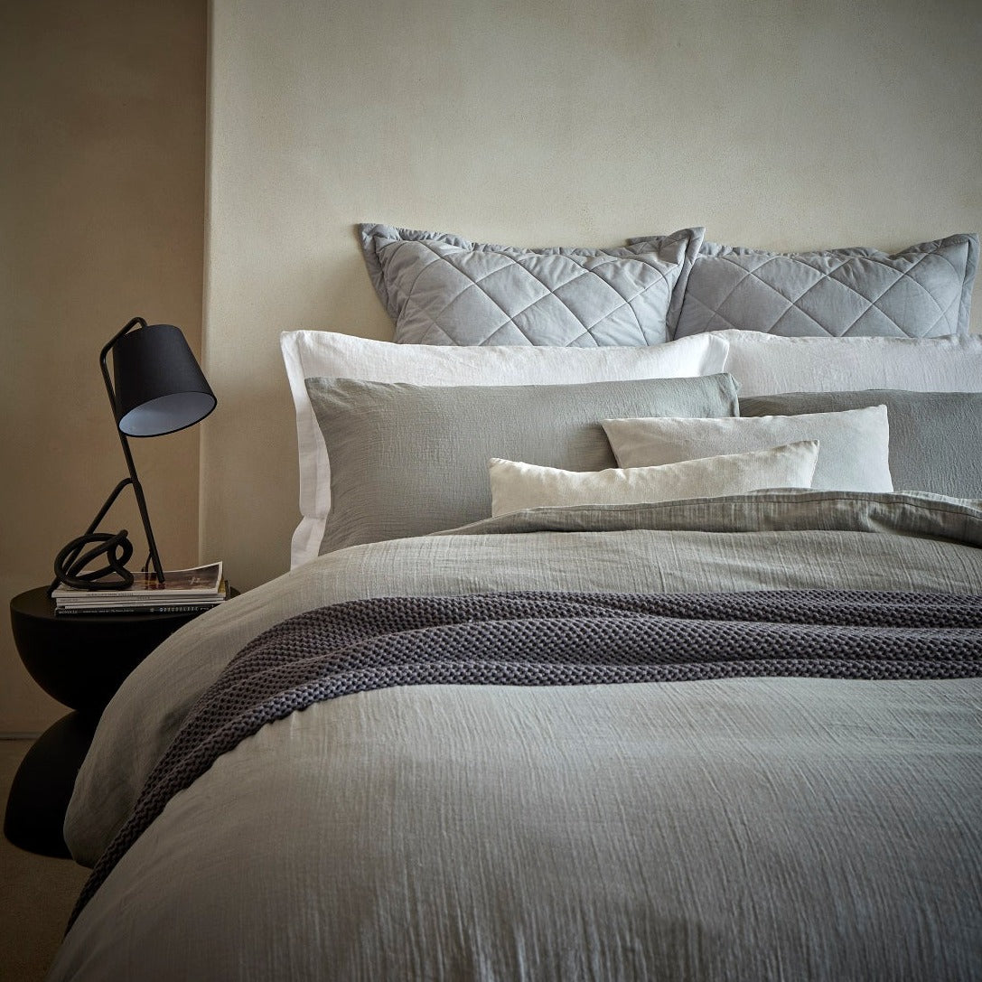 ملاءات وأغطية لحاف "ريتريت" من كريستي، قطن عضوي، مصبوغة بلون رمادي