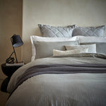 ملاءات وأغطية لحاف "ريتريت" من كريستي، قطن عضوي، مصبوغة بلون رمادي