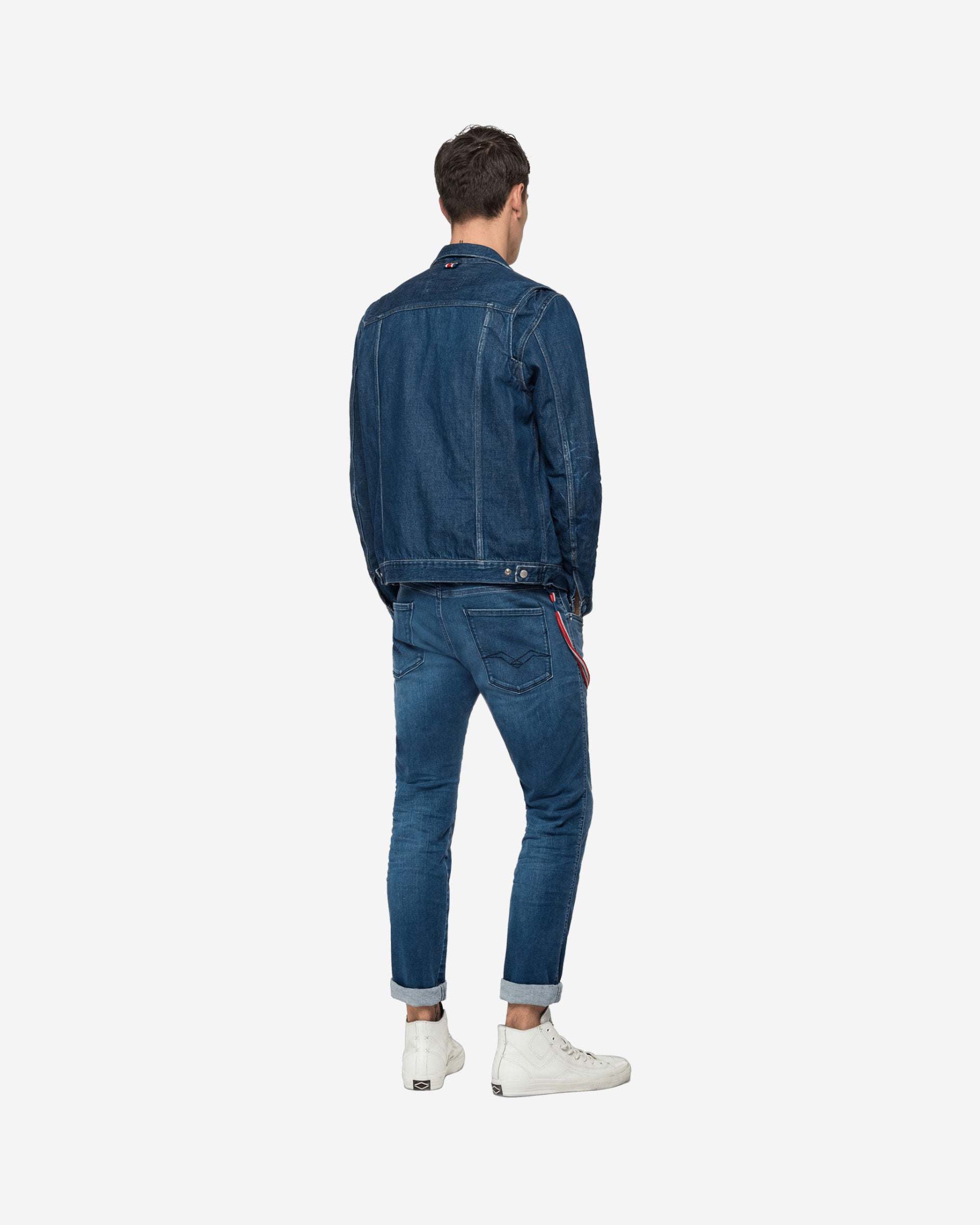 إعادة تشغيل سترة PSG الزرقاء الزاهية