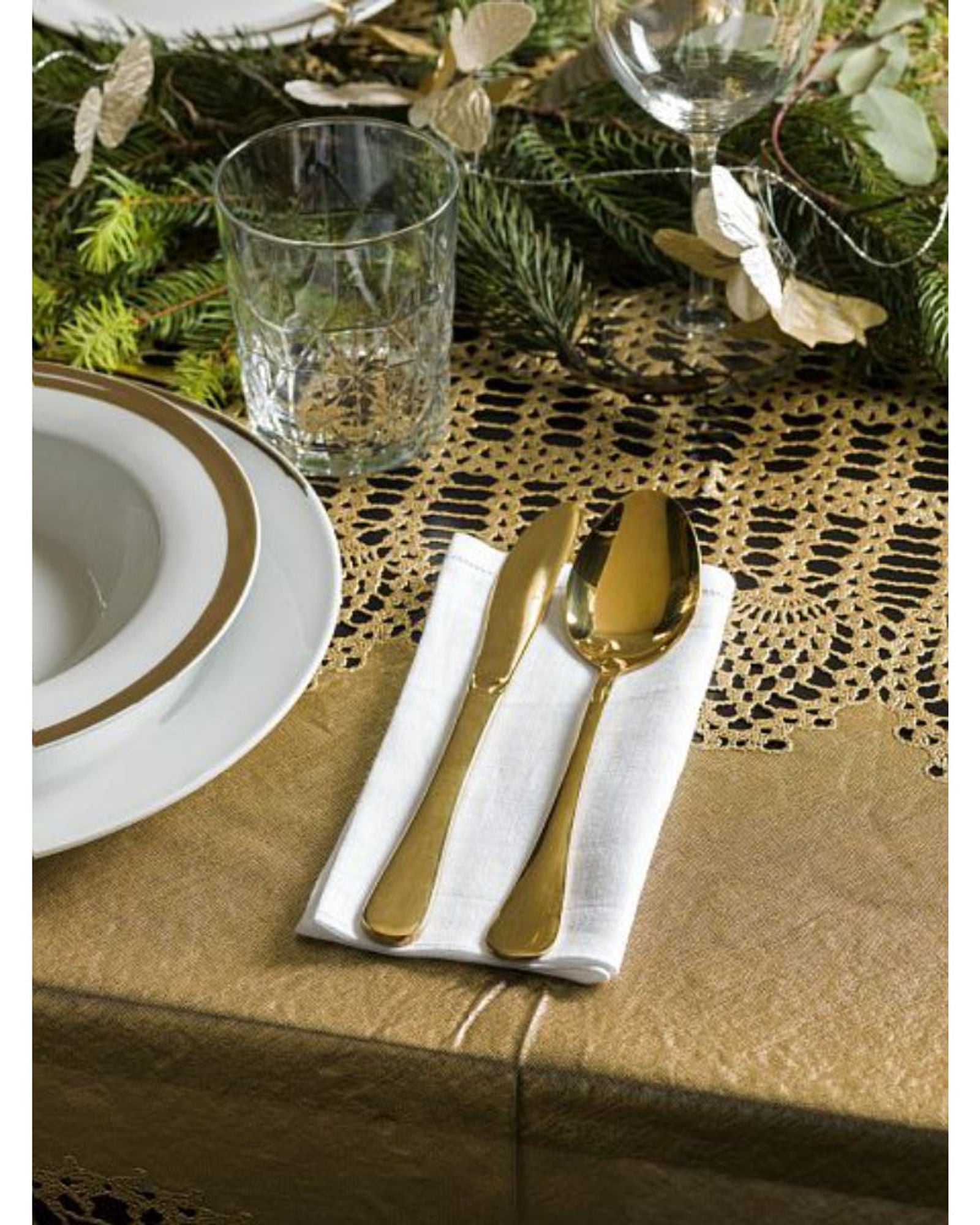 مجموعة أدوات مائدة توغنانا 24 قطعة مع صندوق هدايا أنتوني جولدن 2