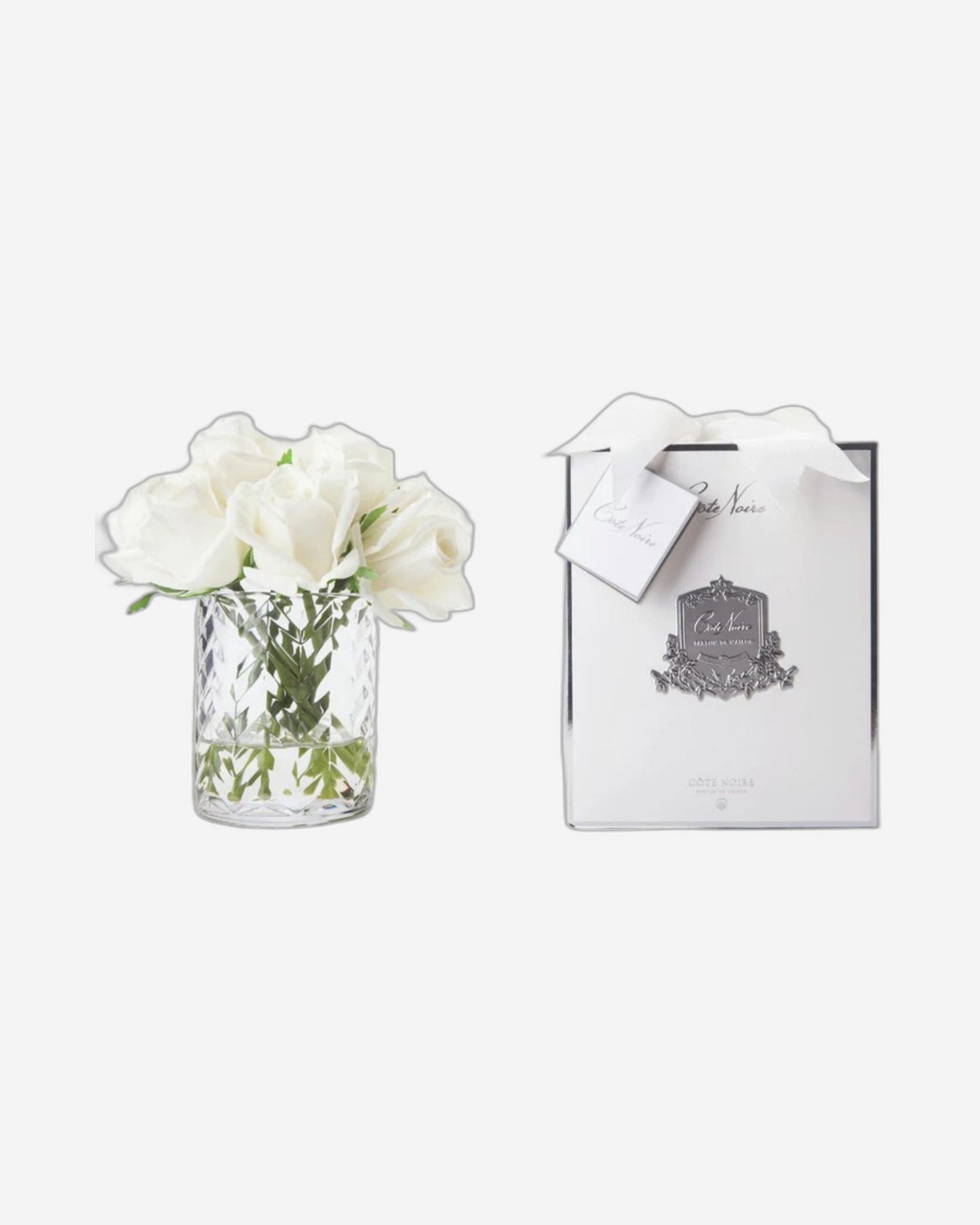 باقة "براعم الورد" في مزهرية زجاجية مع زهور حريرية اصطناعية