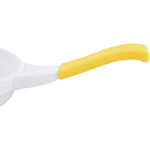 مقلاة سيراميك بيضاء ضحلة بمقبض سيليكون، باللونين الأبيض والأصفر - أواني طهي غير لاصقة لسهولة الطهي