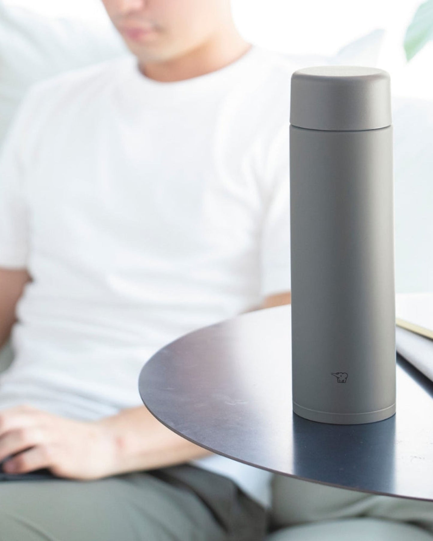 زجاجة زوجيروشي مفرغة من الهواء سعة 0.60 لتر، لون رمادي غابي