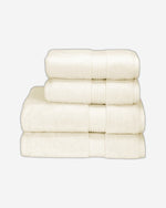 مجموعة مناشف وسجادات الاستحمام "سوبريم" من كريستي باللون الكريمي (اللوزي)