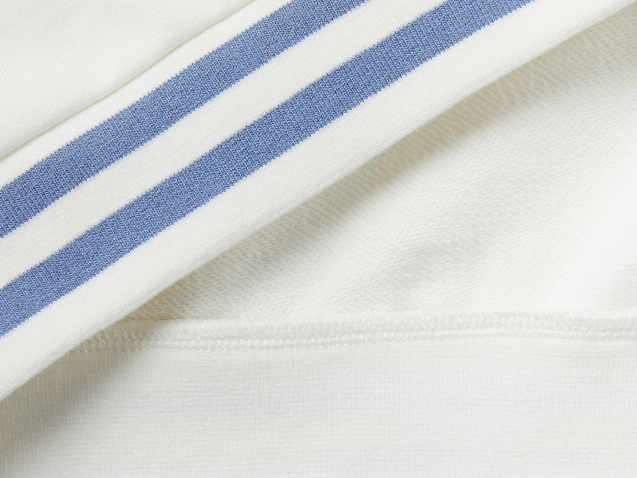 سويت شيرت مع تطريز الشعار