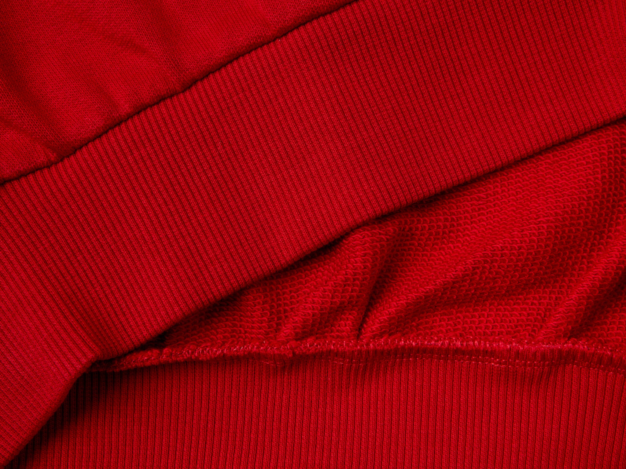 سويت شيرت برقبة دائرية مع طباعة الشعار