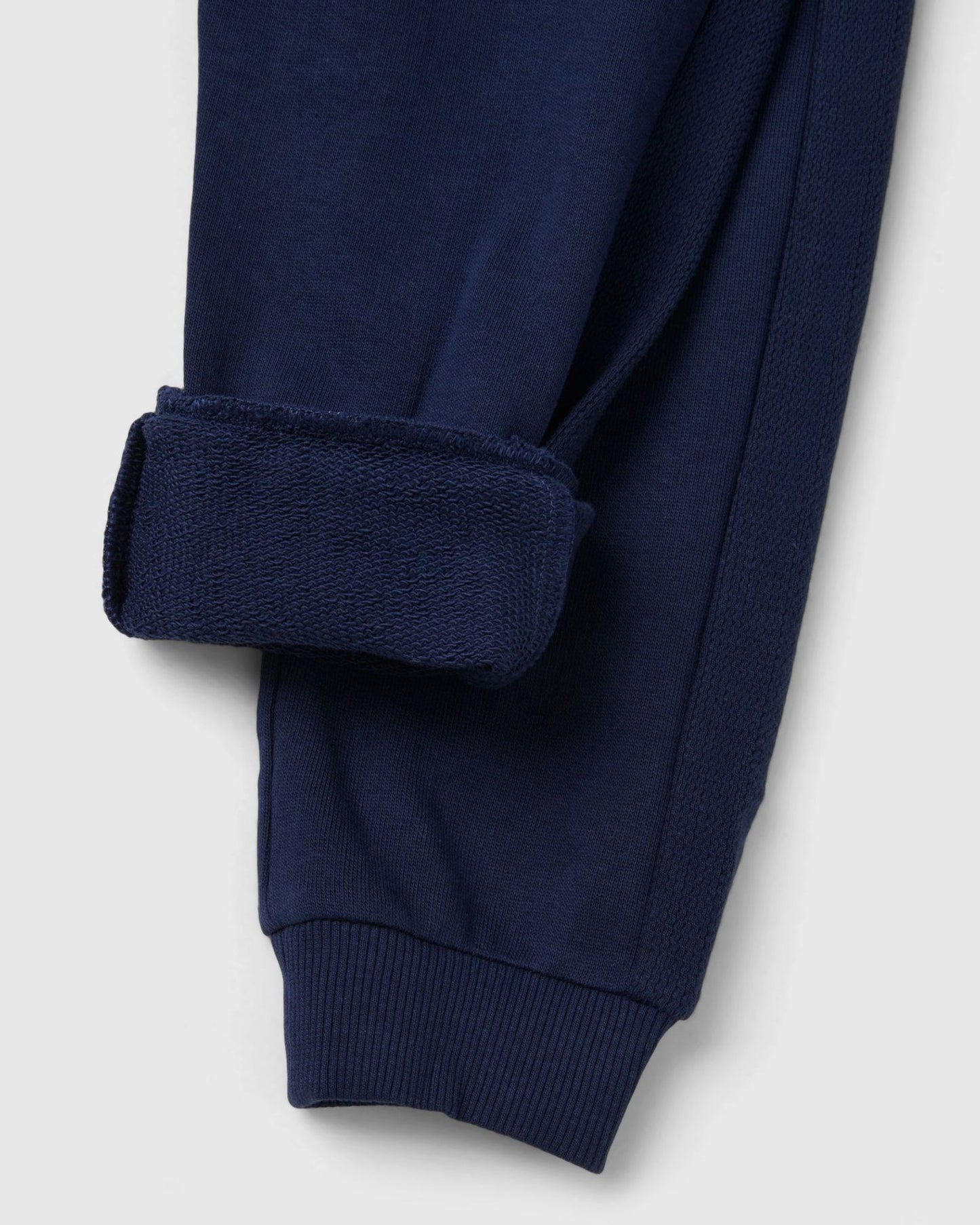 بنطلونات رياضية عادية