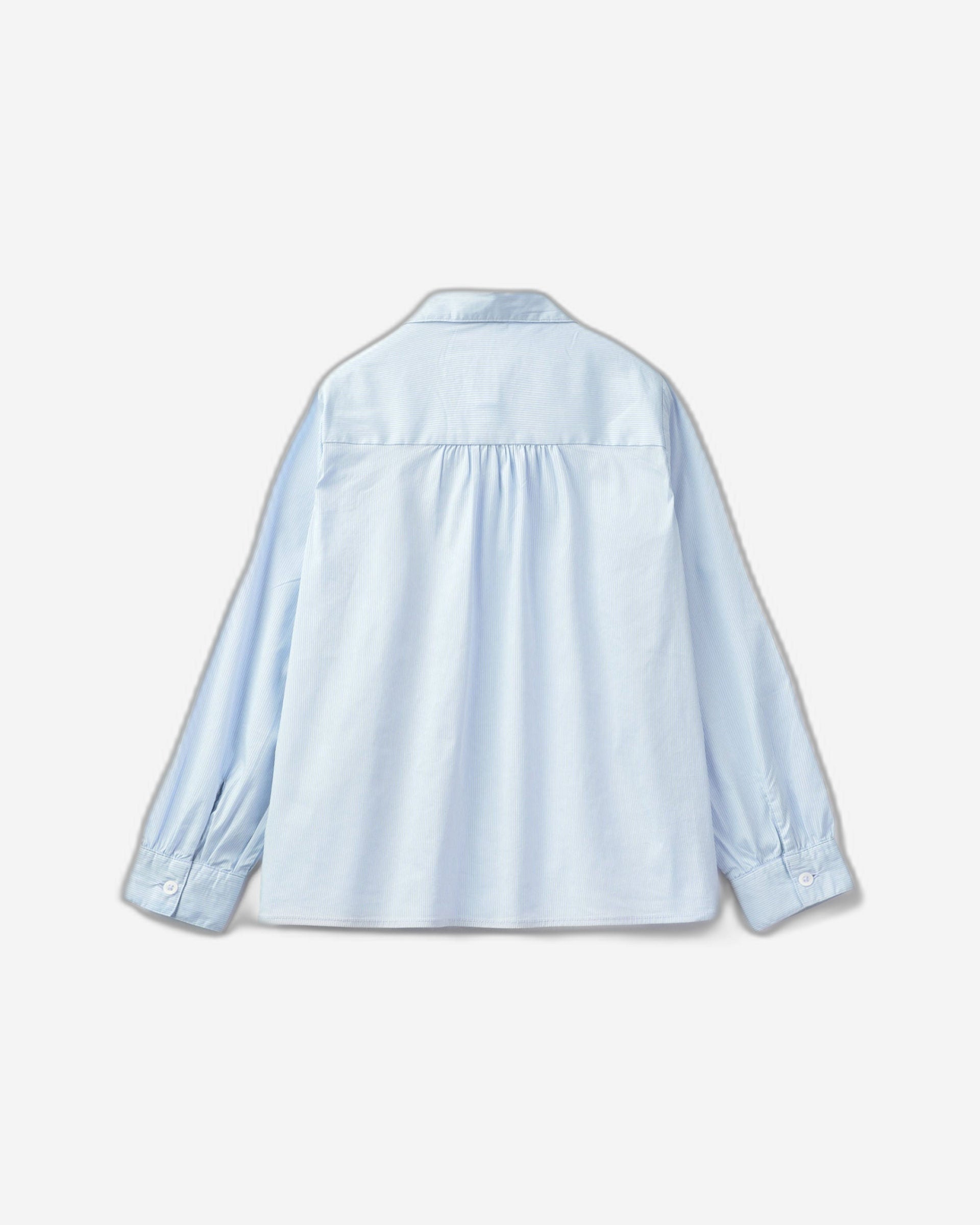 قميص مع ثنيات على النير