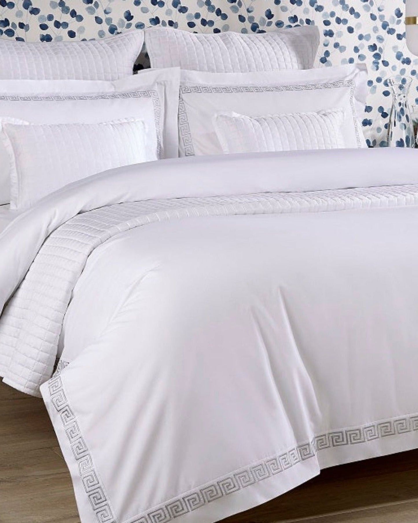 طقم أغطية لحاف كريستي "فيرينا" - أبيض مع تطريز فضي