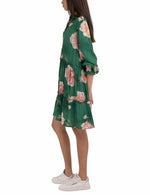 فستان قميص مكشكش بطبعة زهور الفاوانيا