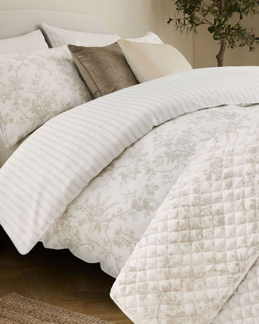 طقم غطاء لحاف "Walled Garden" من لورا آشلي باللون الرمادي الفاتح