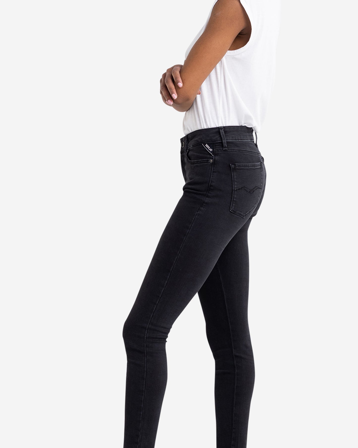 بنطال جينز لوزين بقصّة Skinny Fit