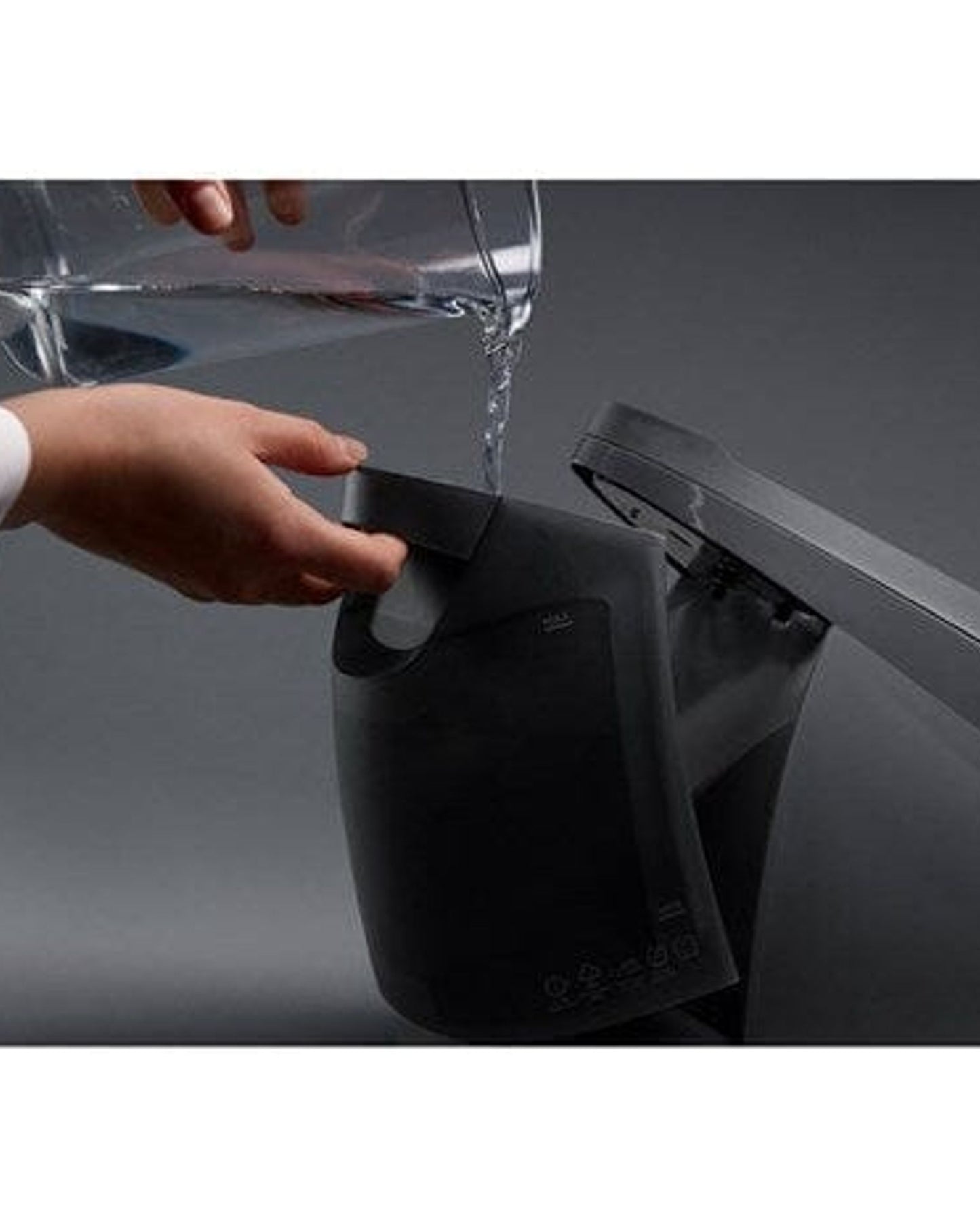 محطة مكواة البخار إلكترولوكس رينيو 800