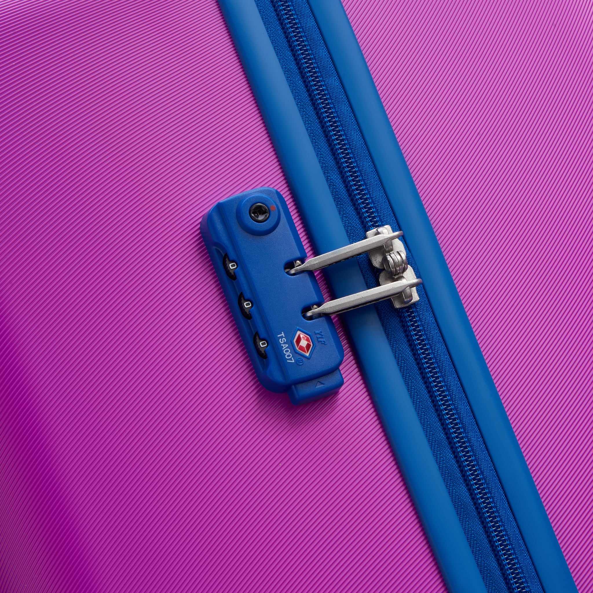 عربة أمتعة UCOB Fabrica 4 ذات العجلات المزدوجة والغطاء الصلب غير القابل للتمدد