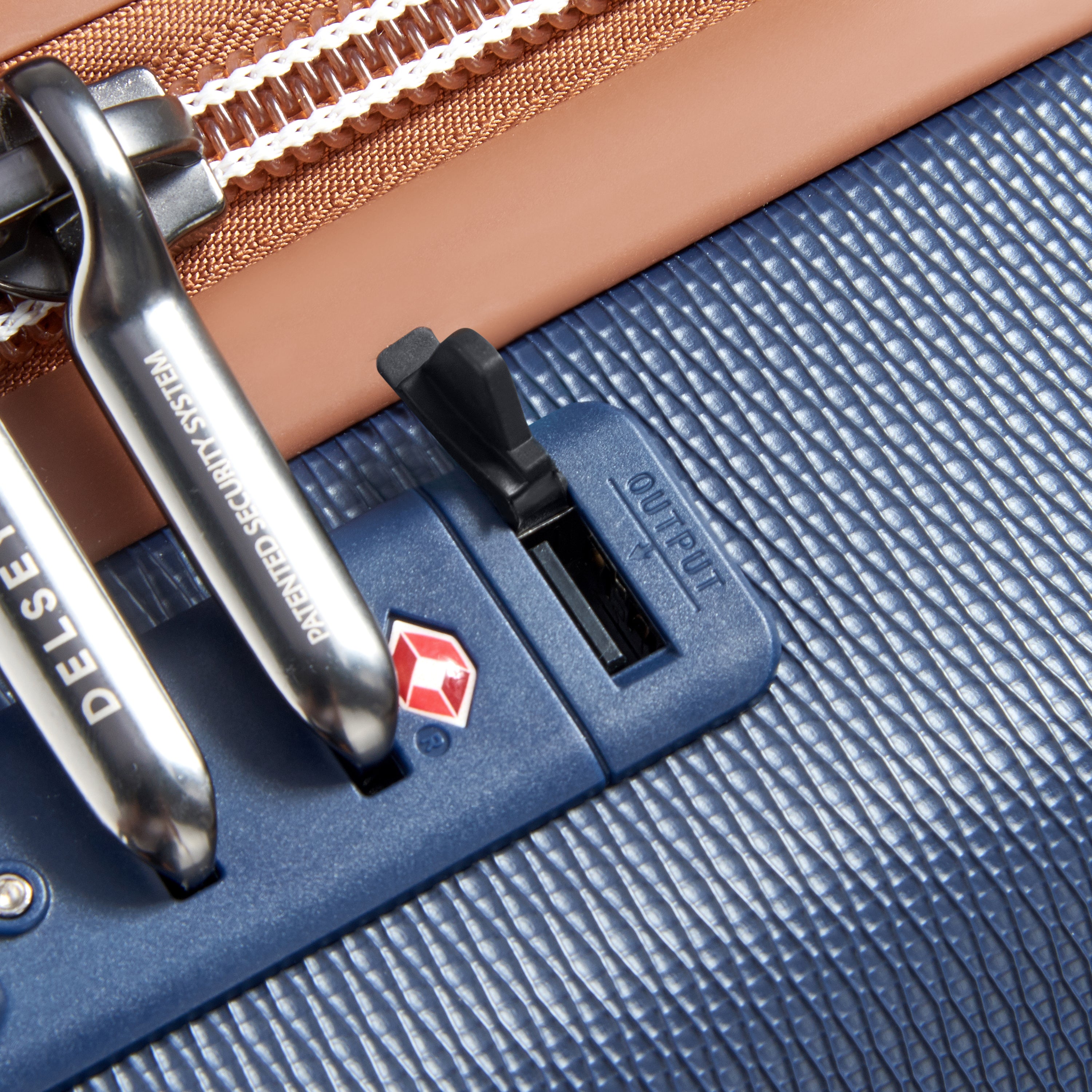 حقيبة سفر ديلسي باريس شاتليه إير ٢.٠ صلبة غير قابلة للتمدد بأربع عجلات مزدوجة