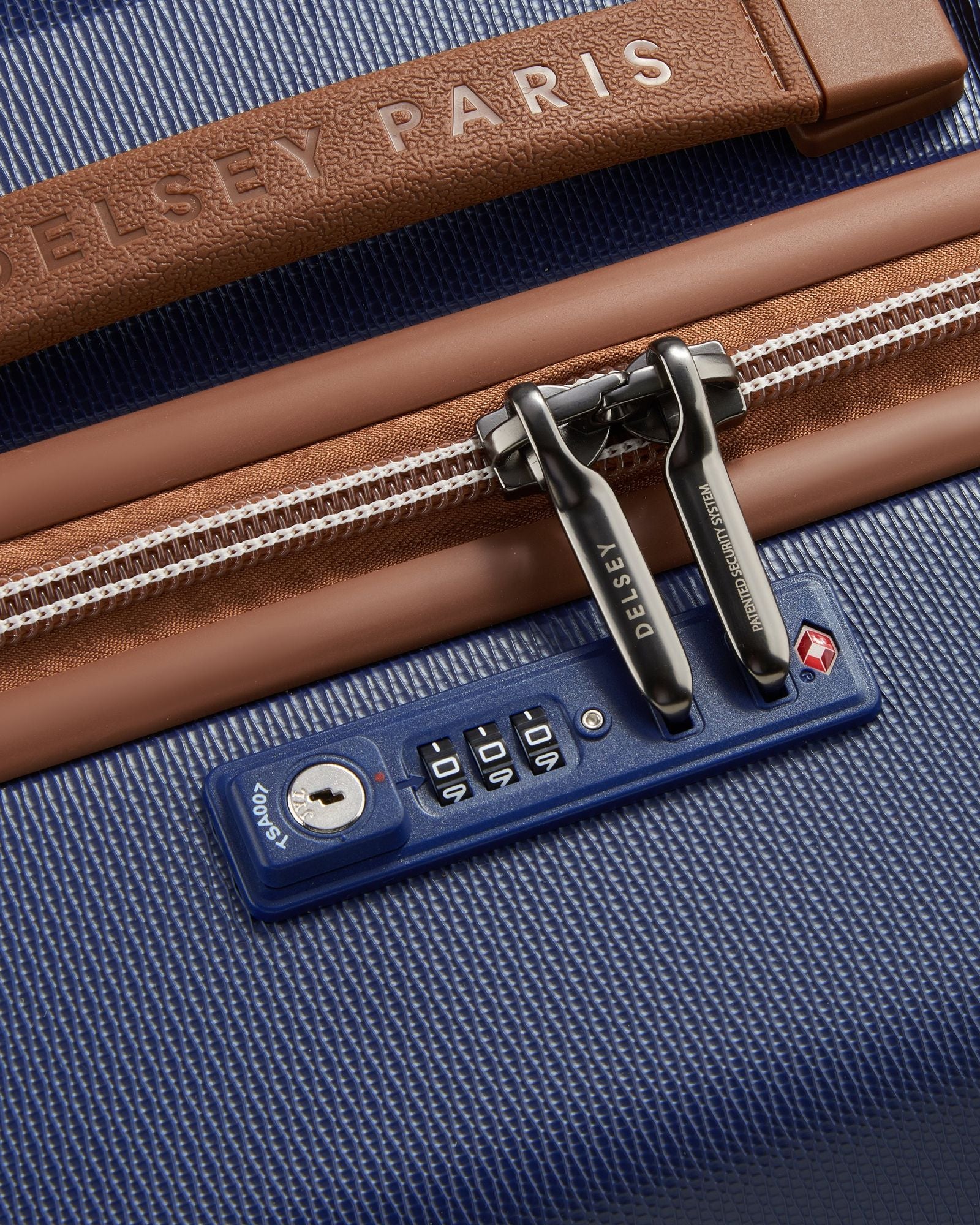 حقيبة سفر ديلسي باريس شاتليه إير ٢.٠ صلبة غير قابلة للتمدد بأربع عجلات مزدوجة