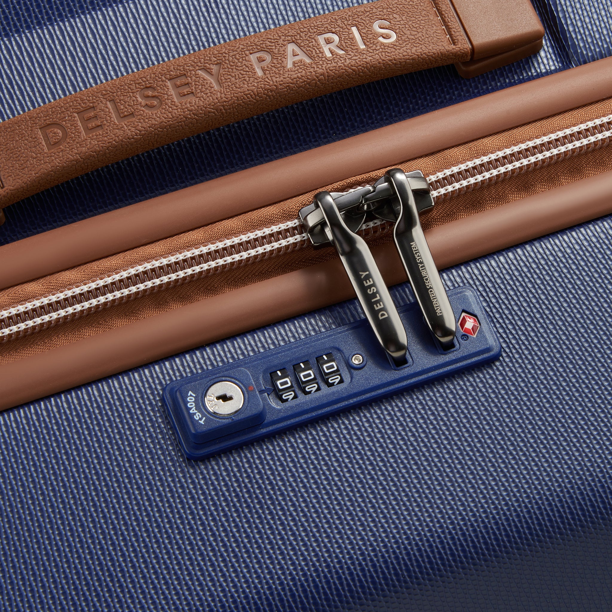 حقيبة سفر ديلسي باريس شاتليه إير ٢.٠ صلبة غير قابلة للتمدد بأربع عجلات مزدوجة