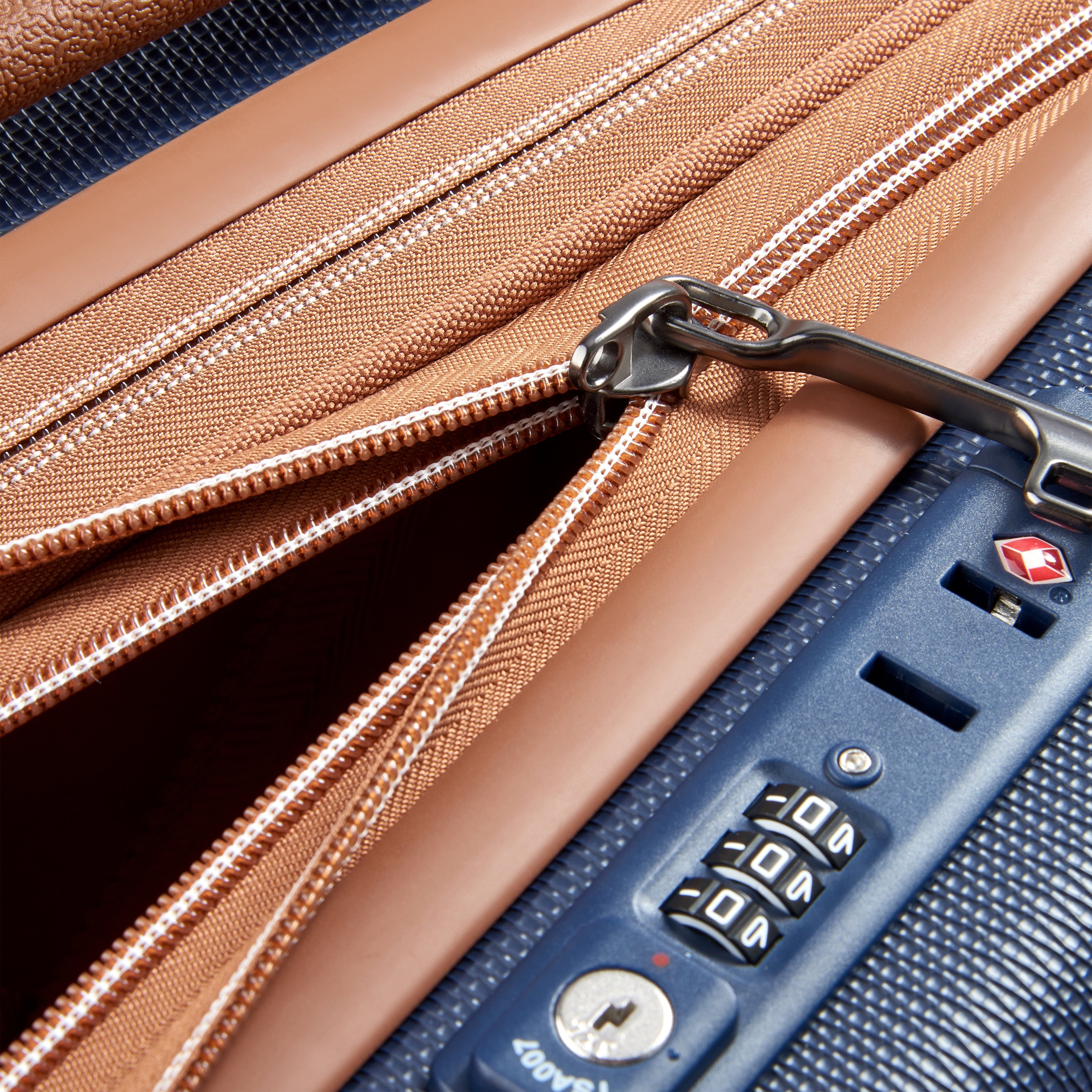 حقيبة سفر ديلسي باريس شاليت إير 2.0 بعجلات مقاس 55 سم مع فتحة أمامية - أزرق داكن