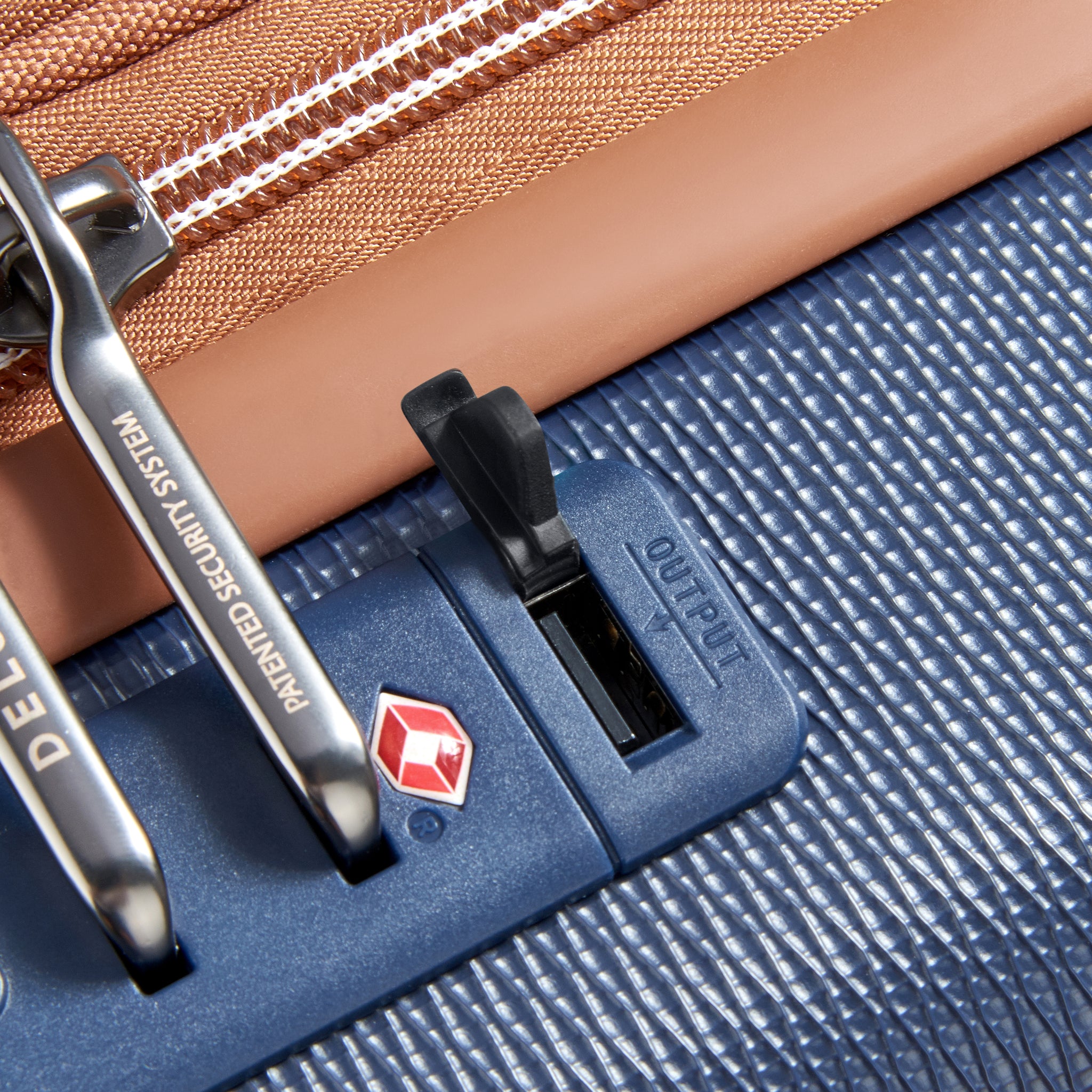 حقيبة سفر ديلسي باريس شاليت إير 2.0 بعجلات مقاس 55 سم مع فتحة أمامية - أزرق داكن