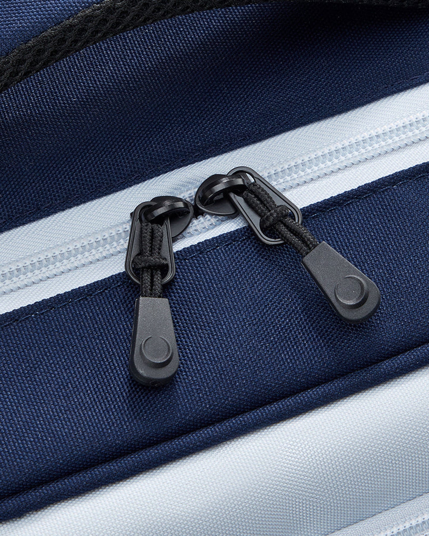 حقيبة كتف بعجلات مطبوعة من ديلسي باريس للعودة إلى المدرسة 2025