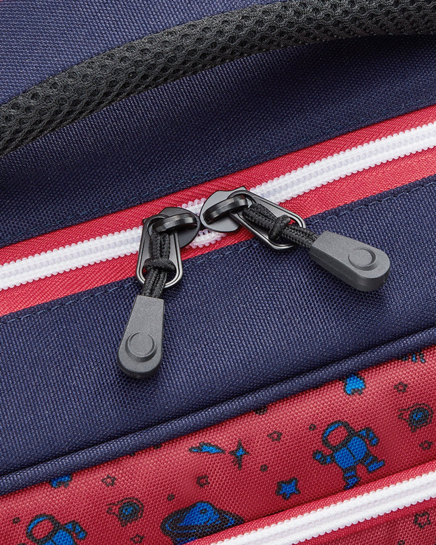 حقيبة كتف بعجلات مطبوعة من ديلسي باريس للعودة إلى المدرسة 2025