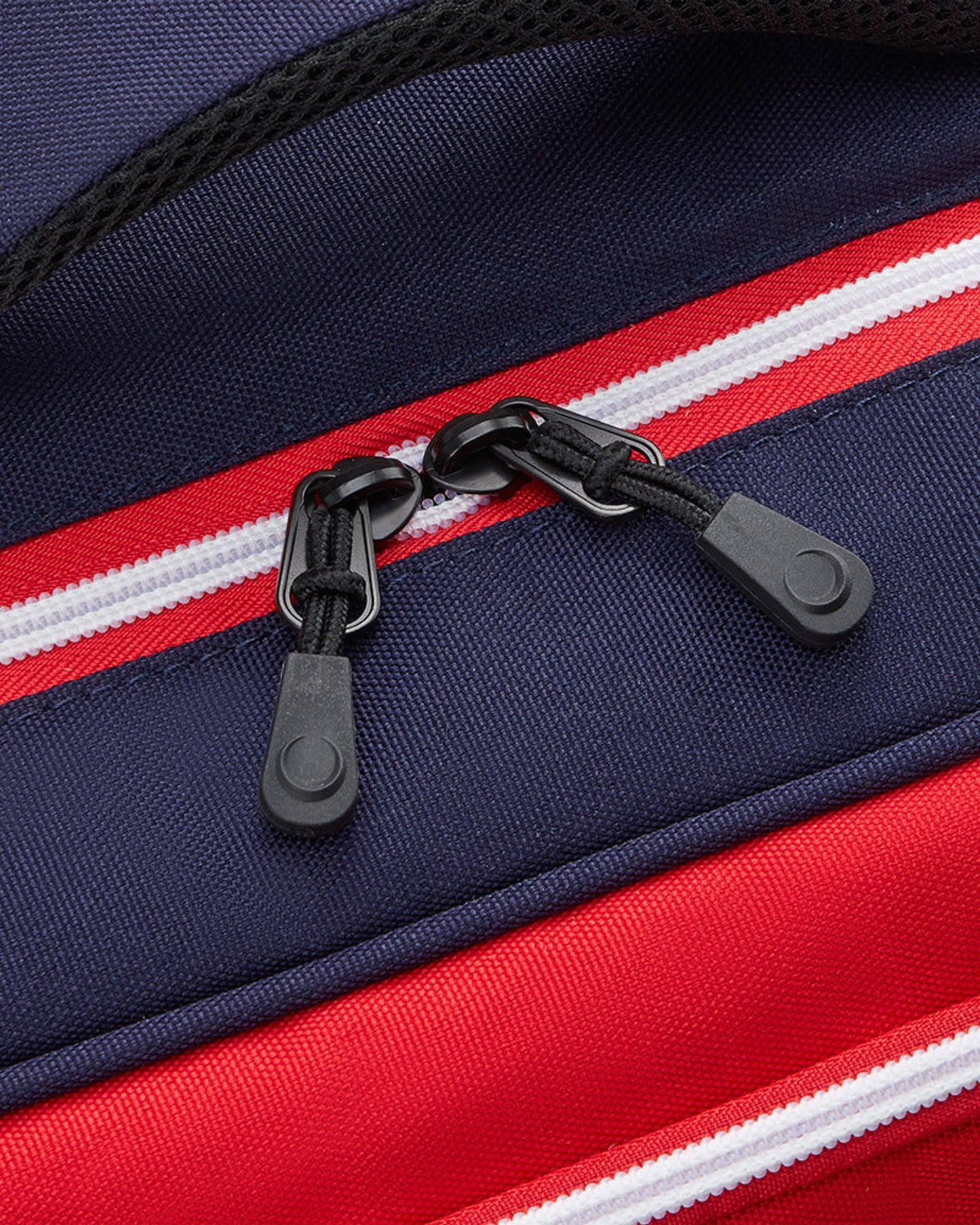 حقيبة كتف بعجلات مطبوعة من ديلسي باريس للعودة إلى المدرسة 2025