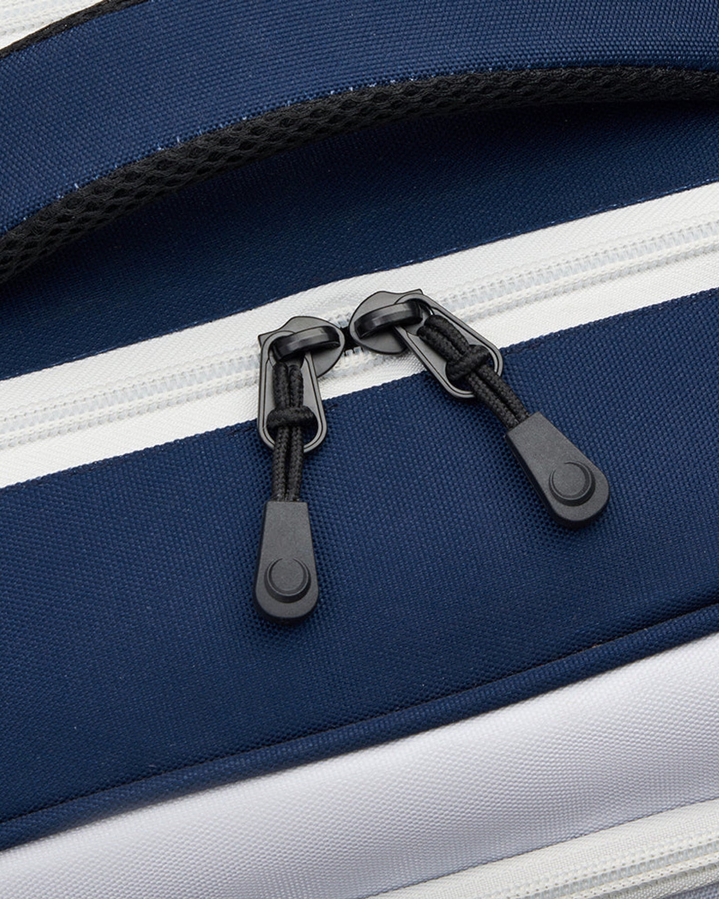 حقيبة كتف بعجلات من ديلسي باريس للعودة إلى المدرسة 2025