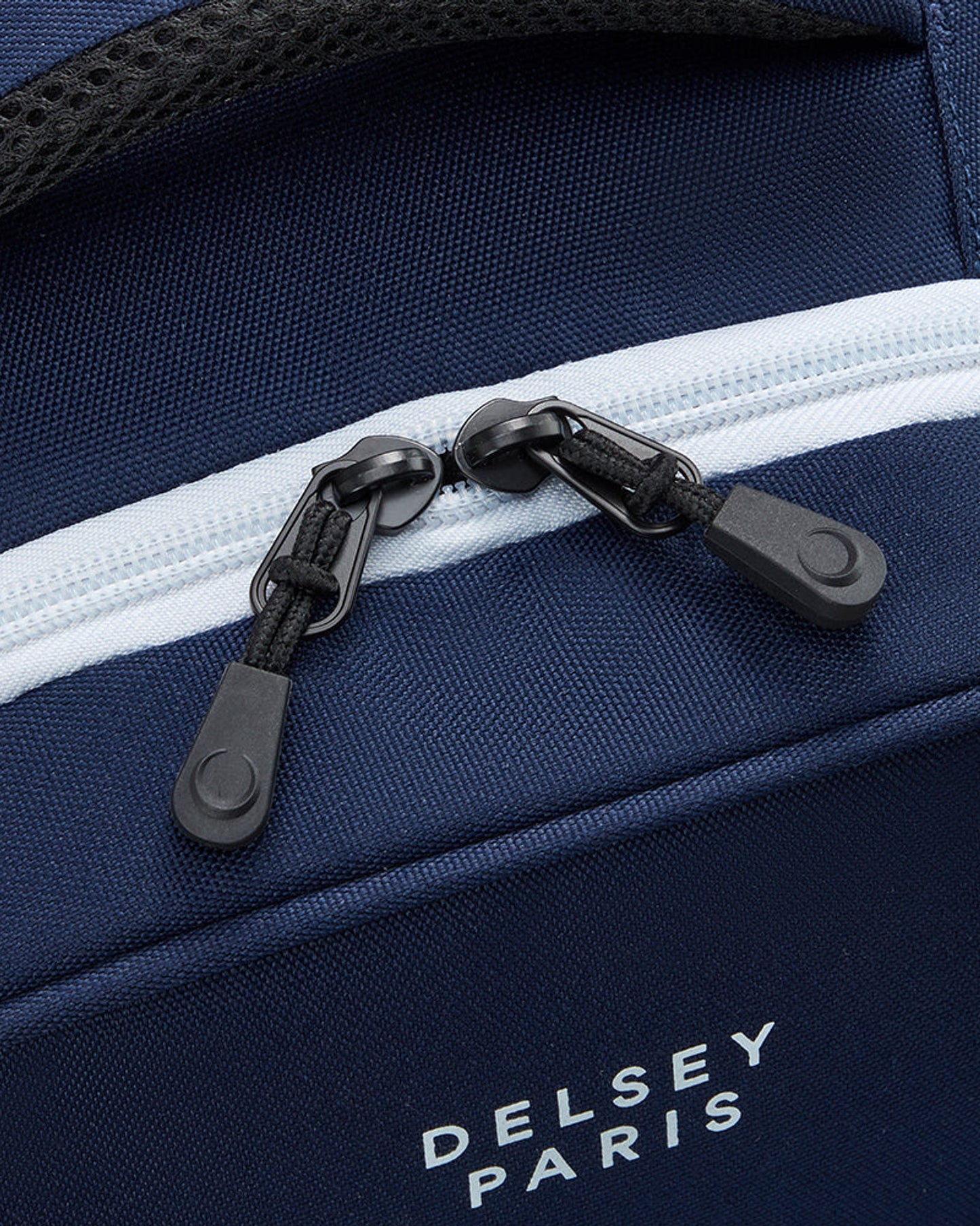 حقيبة ظهر مطبوعة من ديلسي باريس لفرقة BTS 2025