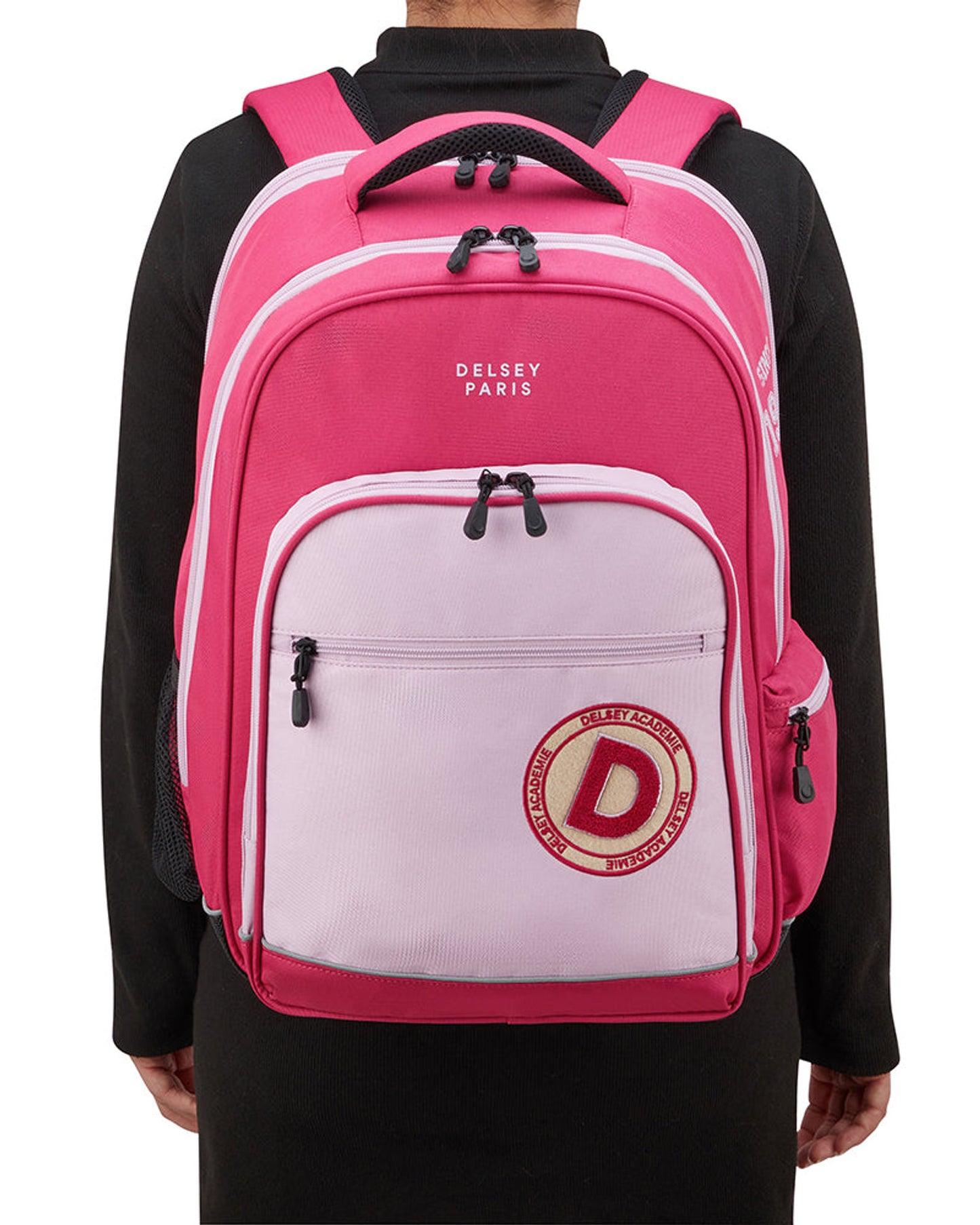 حقيبة ظهر مطبوعة من ديلسي باريس لفرقة BTS 2025