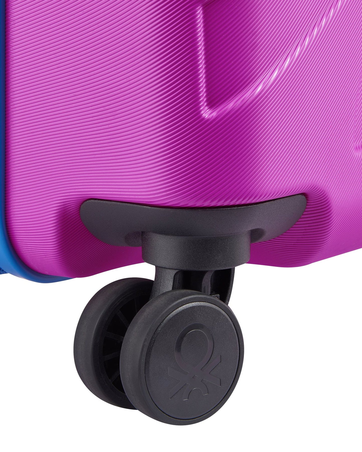 عربة أمتعة UCOB Fabrica 4 ذات العجلات المزدوجة والغطاء الصلب غير القابل للتمدد