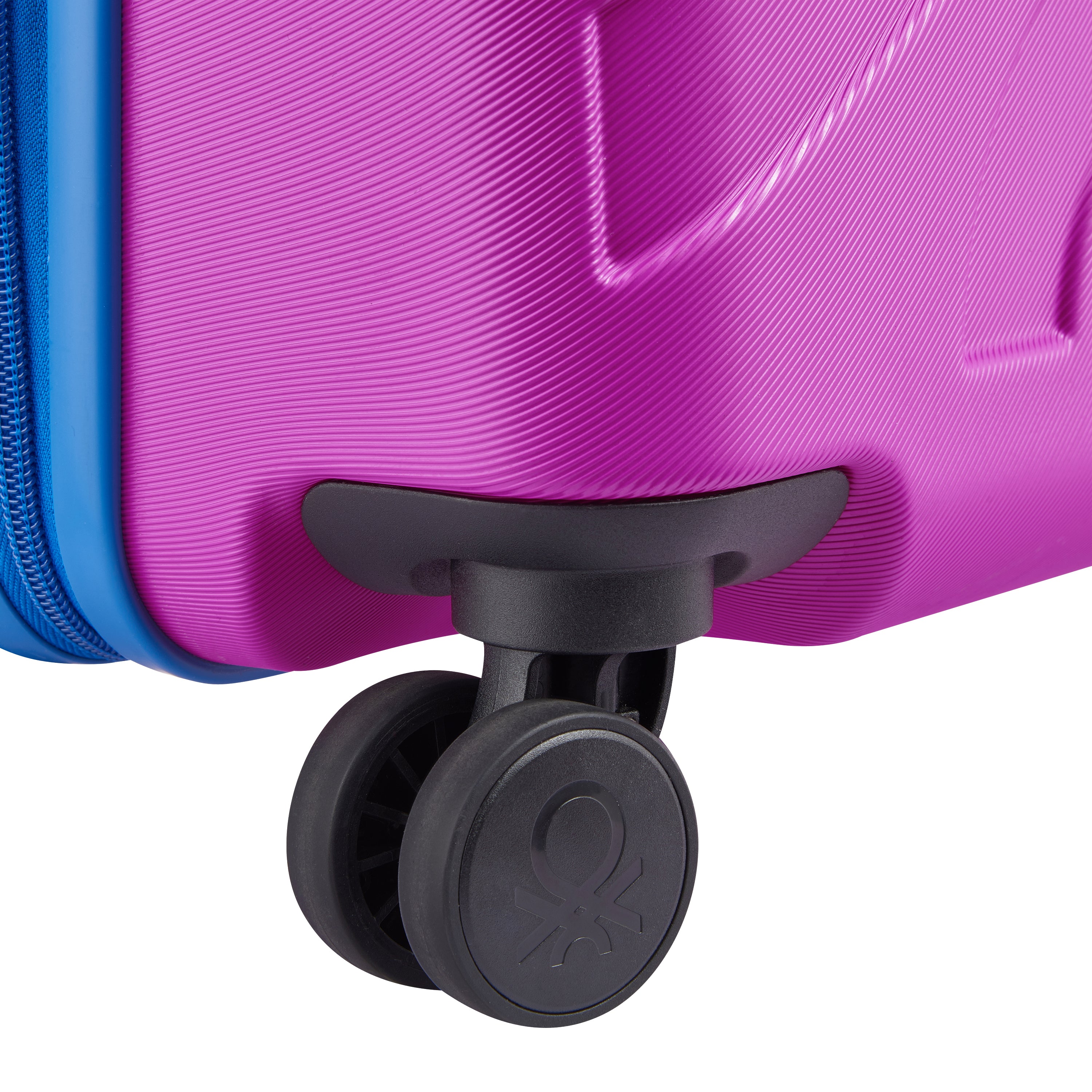 عربة أمتعة UCOB Fabrica 4 ذات العجلات المزدوجة والغطاء الصلب غير القابل للتمدد