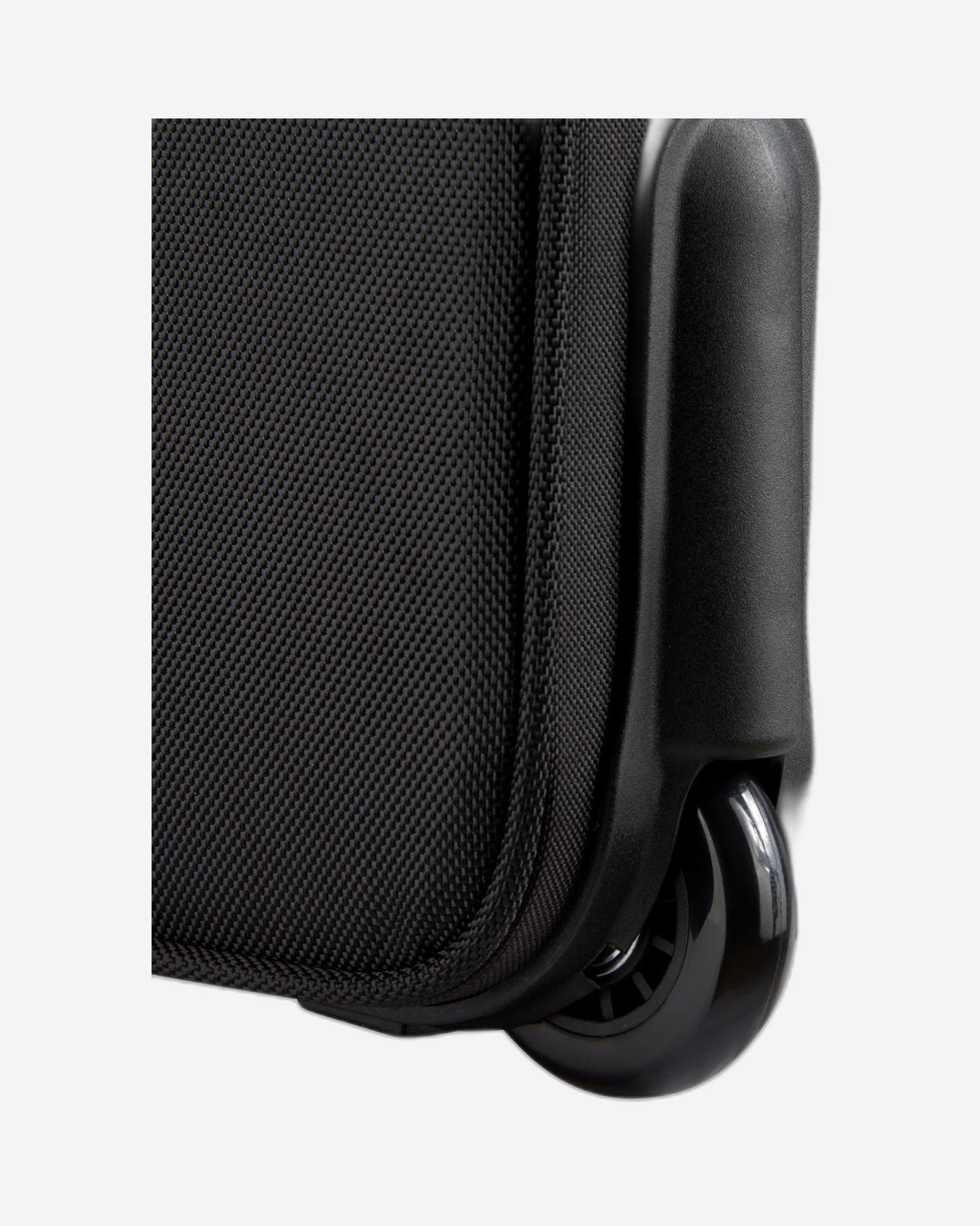 حقيبة ديلسي باريس بارفيس بلس بعجلتين لحمل أجهزة الكمبيوتر المحمولة - لون أسود